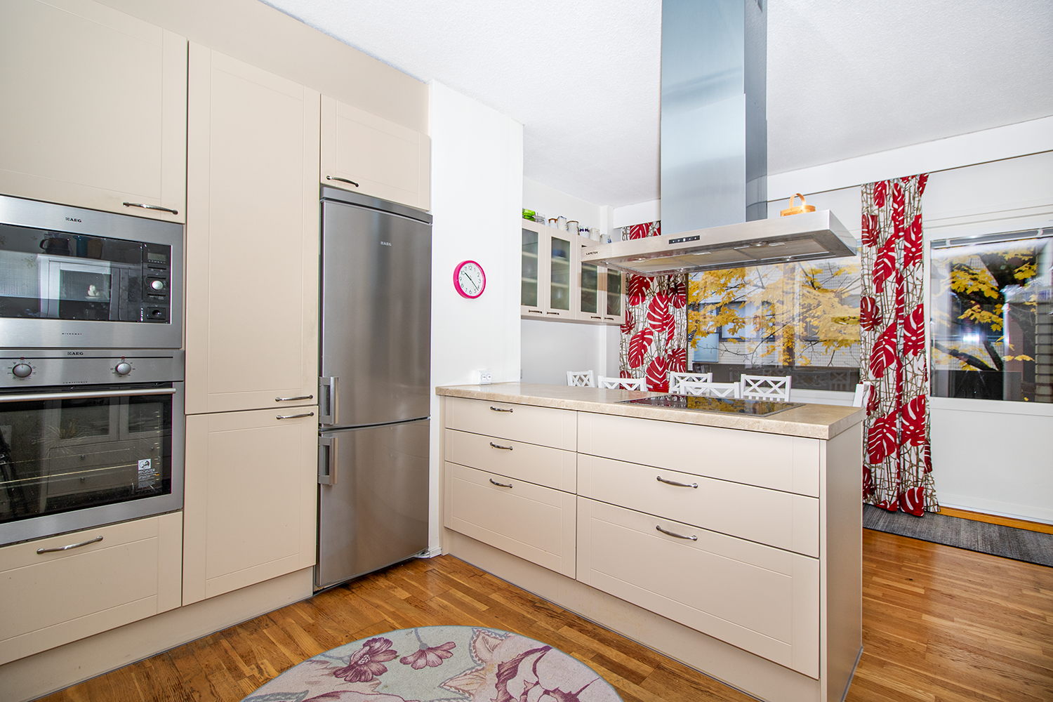 Keittiöstä käynti parvekkeelle