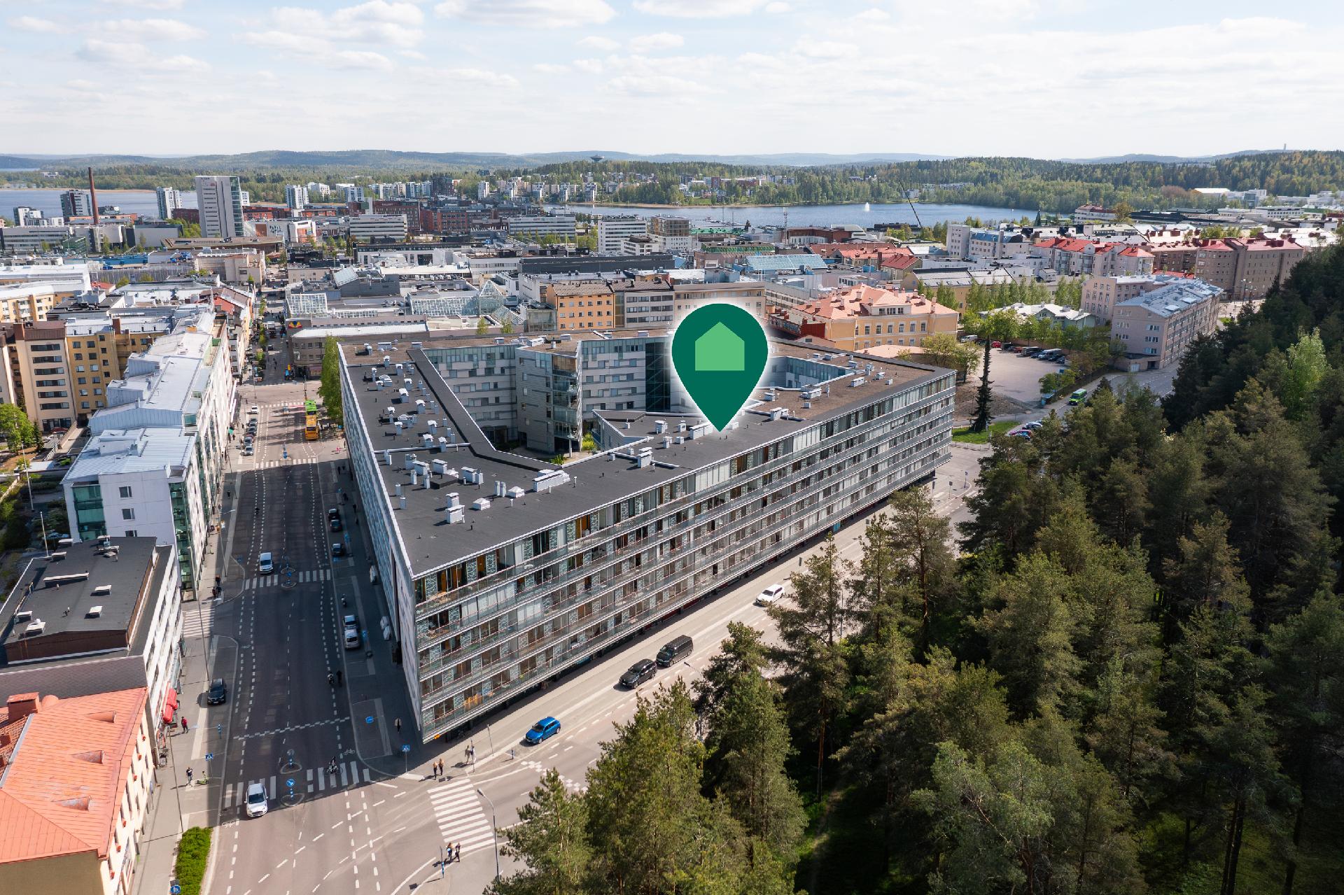 3. kerros ja parveke harjun suuntaan