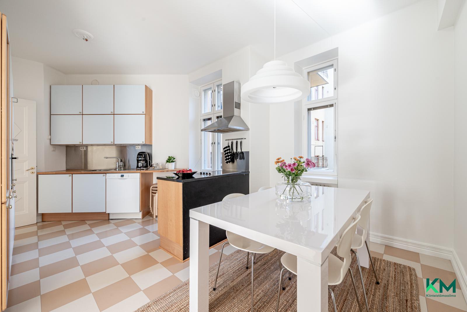 Korkeavuorenkatu 15, Ullanlinna, Helsinki