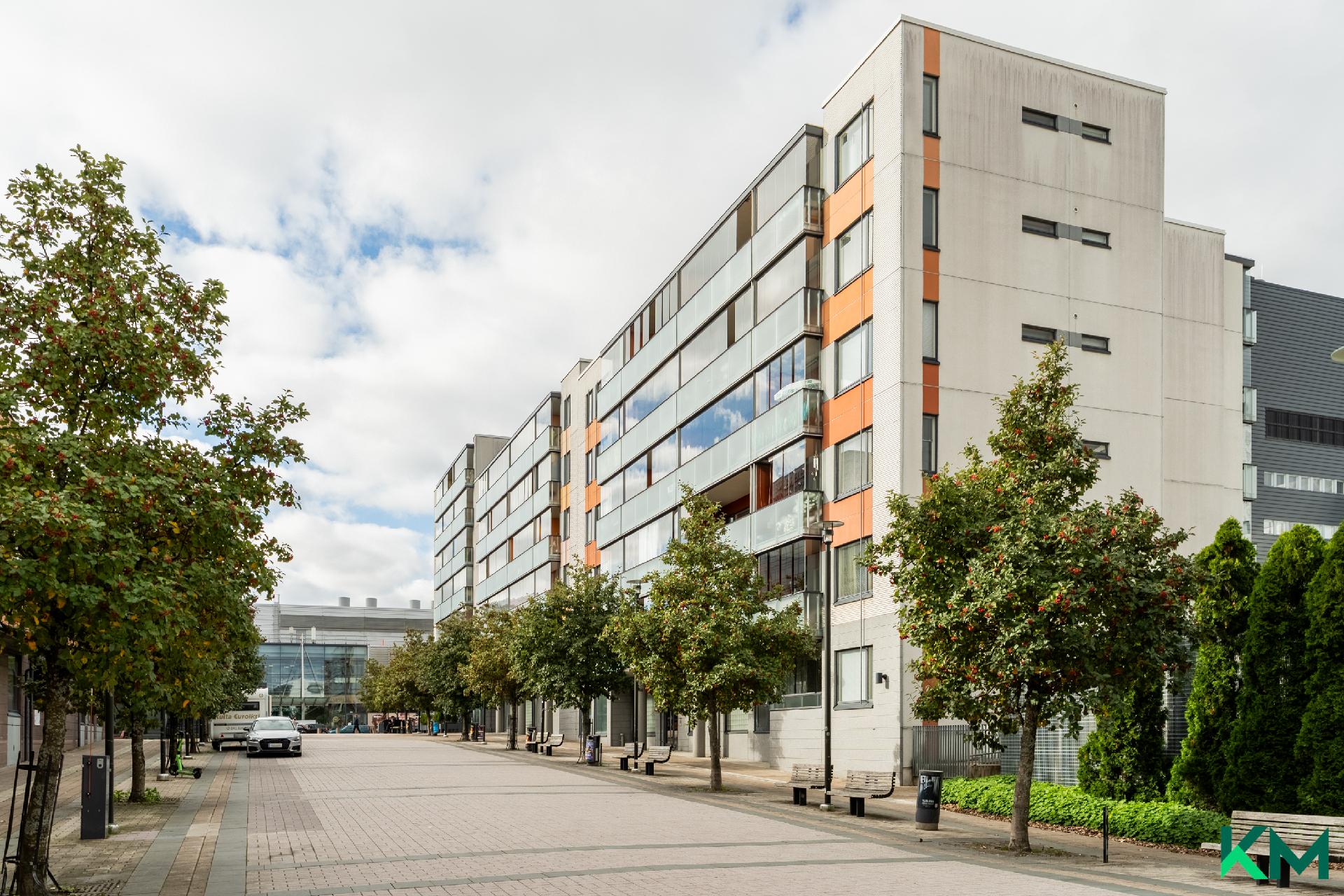 Näkymä pääoven puolelta