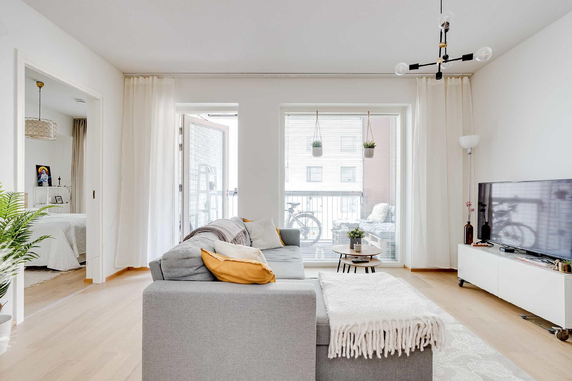 Hyvin tilaa sohvalle