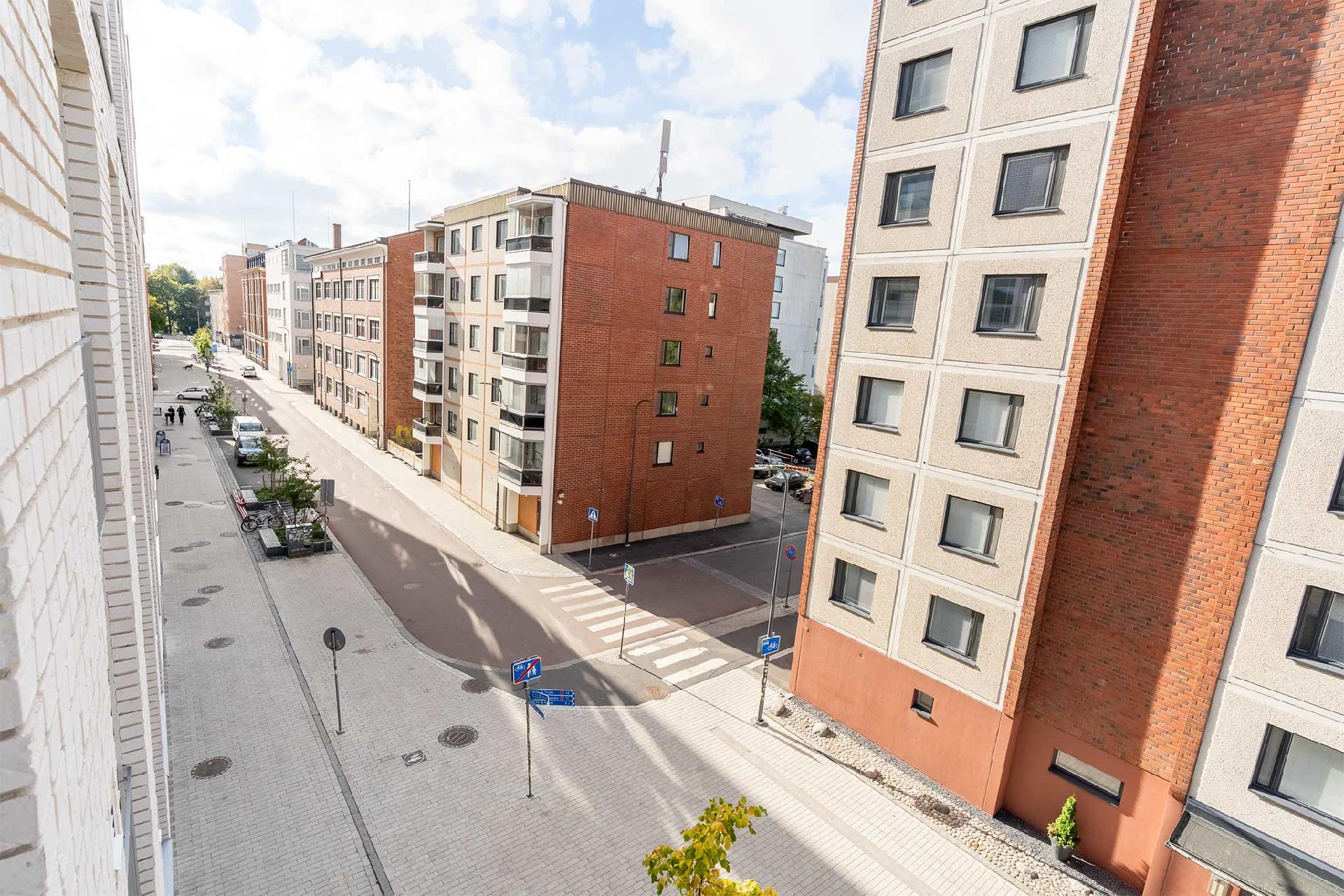 Viihtyisä katunäkymä