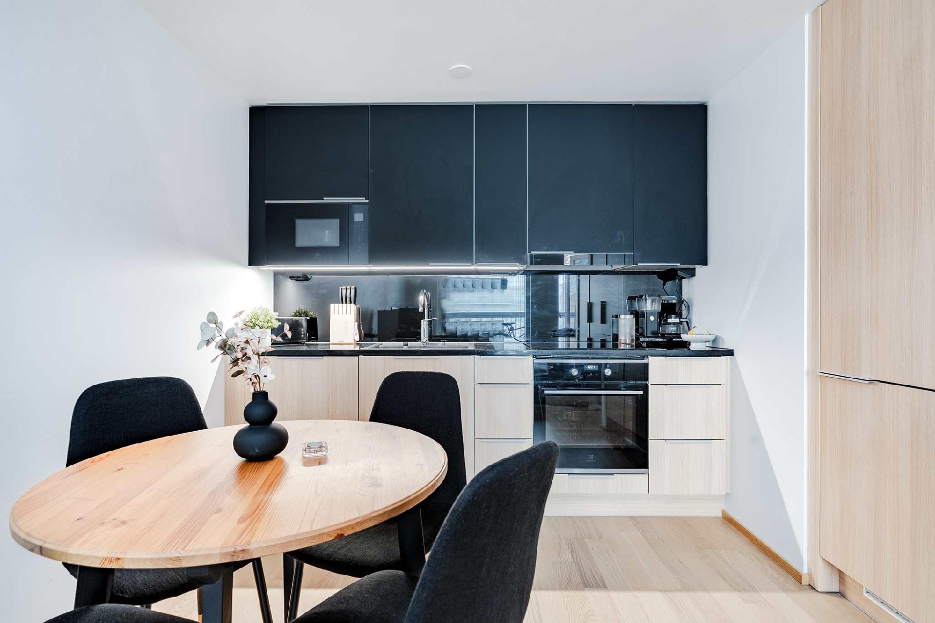 Keittiöstä löytyy kaikki tarpeellinen