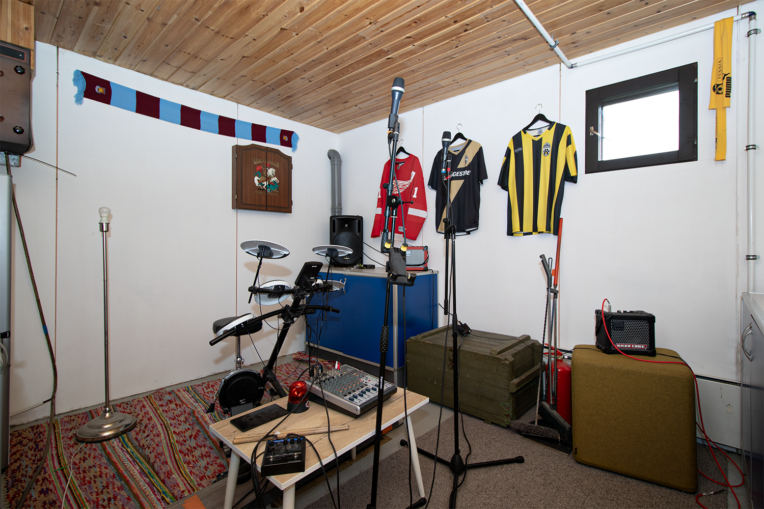 Iso varasto, jossa myös kellari.