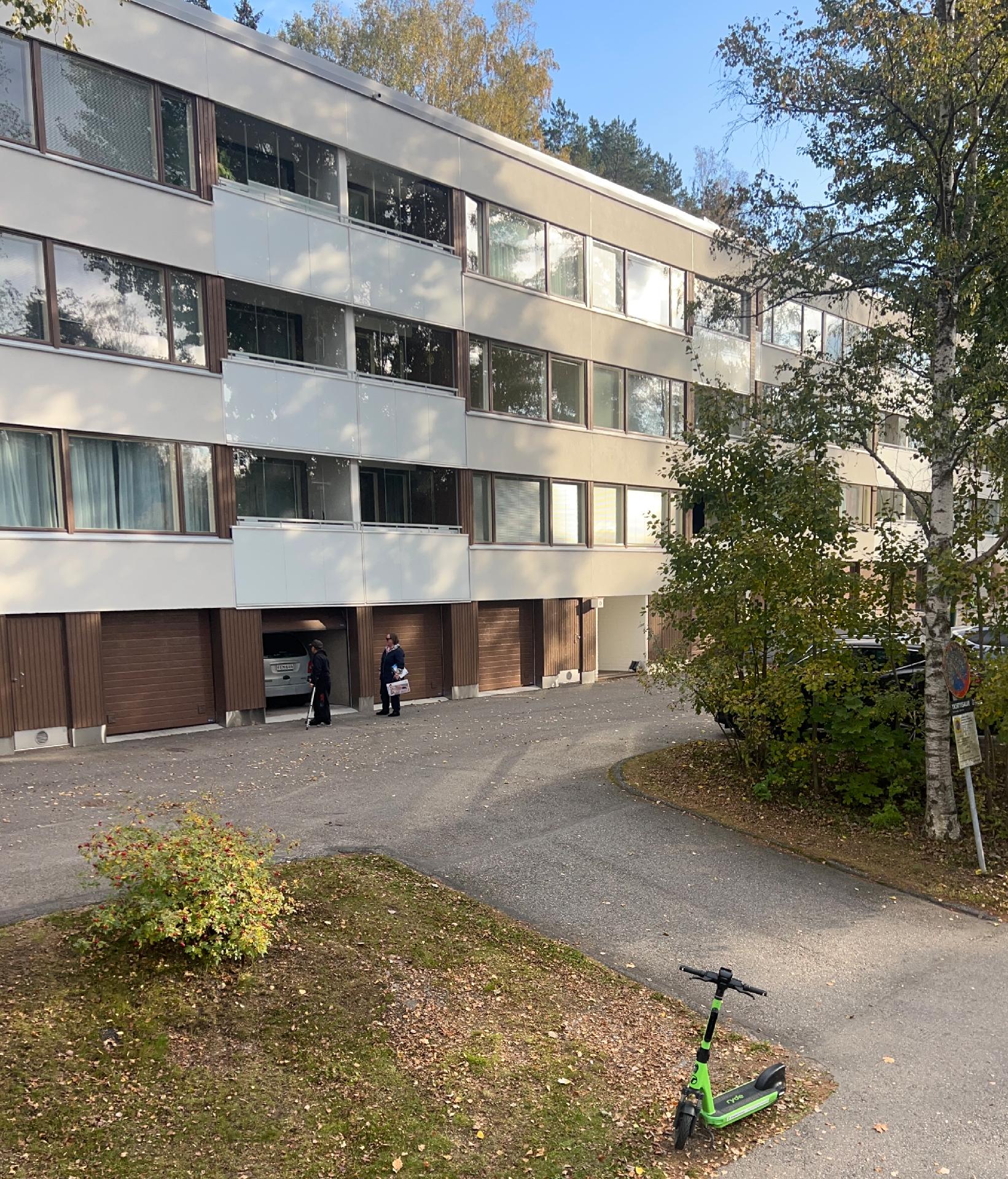 Talon julkisivu, parvekkeet uusittu myös