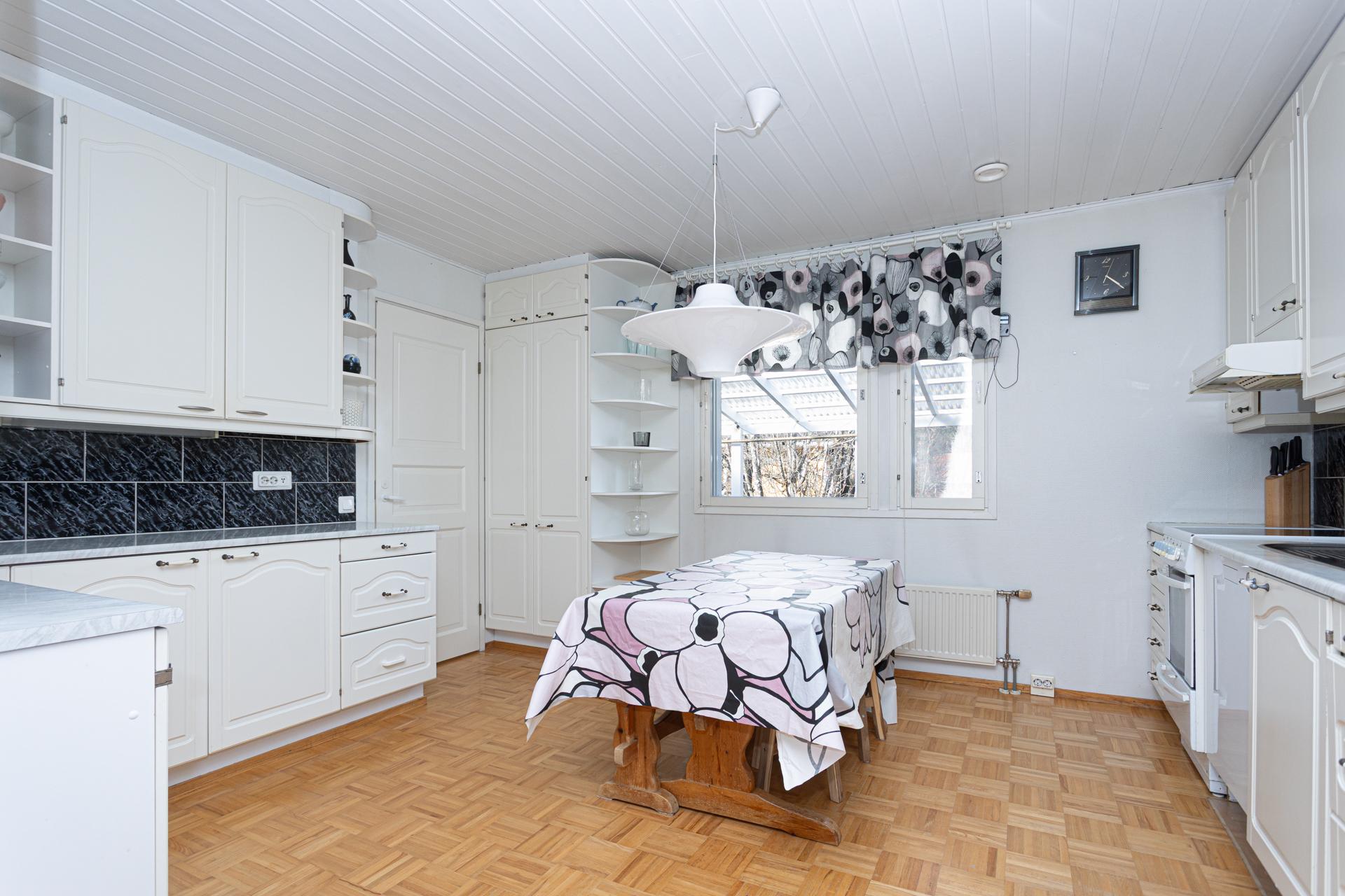 Kielonsaarenkatu 12, Litmanen, Kuopio