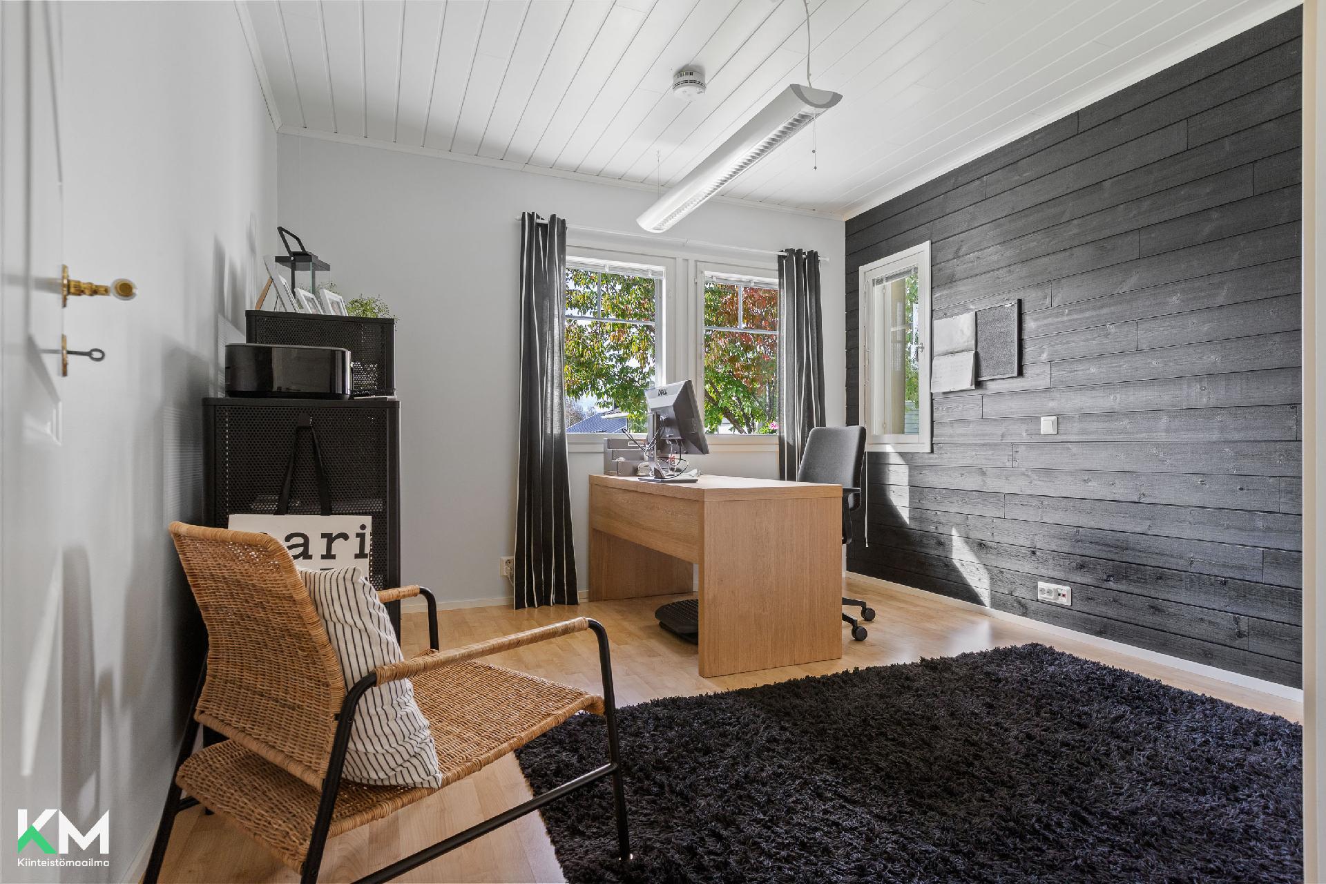 Alakerran makuuhuone 2.