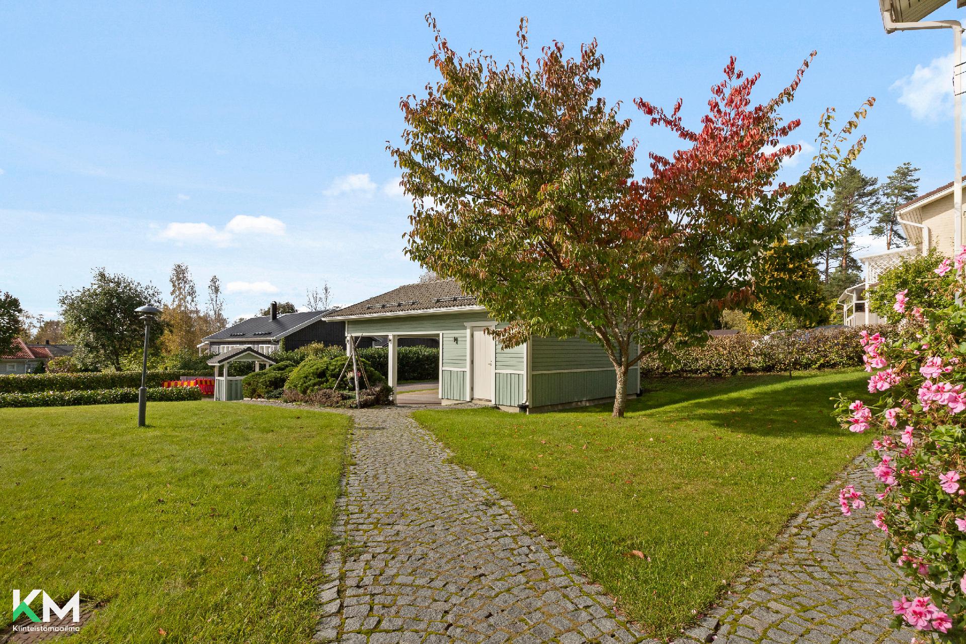 Sisääntulon kulkukäytävä.