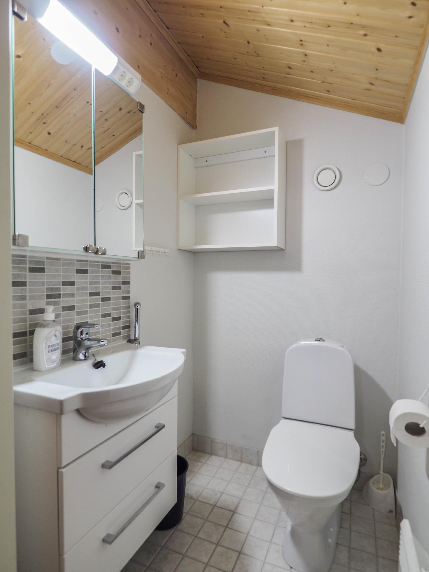 Parvella erillinen wc