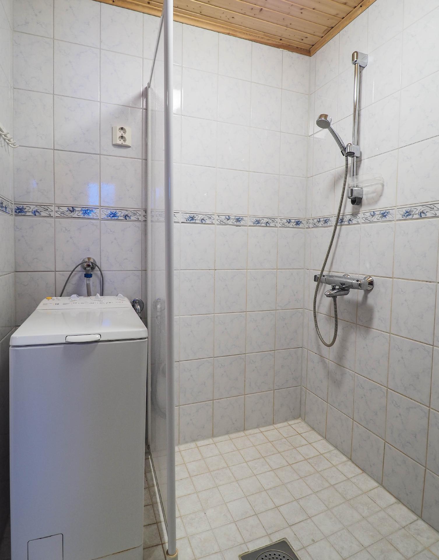 sekä tilaa pesukoneelle