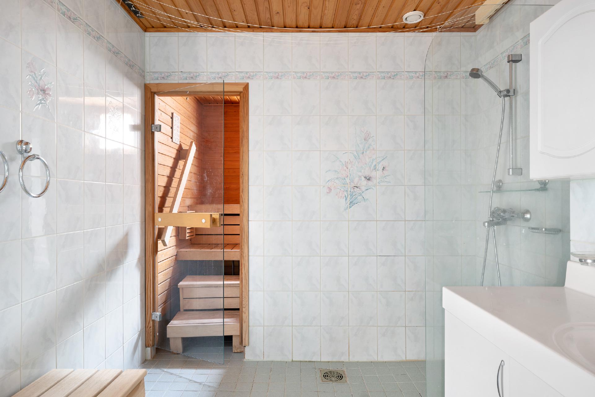 Kuukiventie 9, Laajasalo, Helsinki