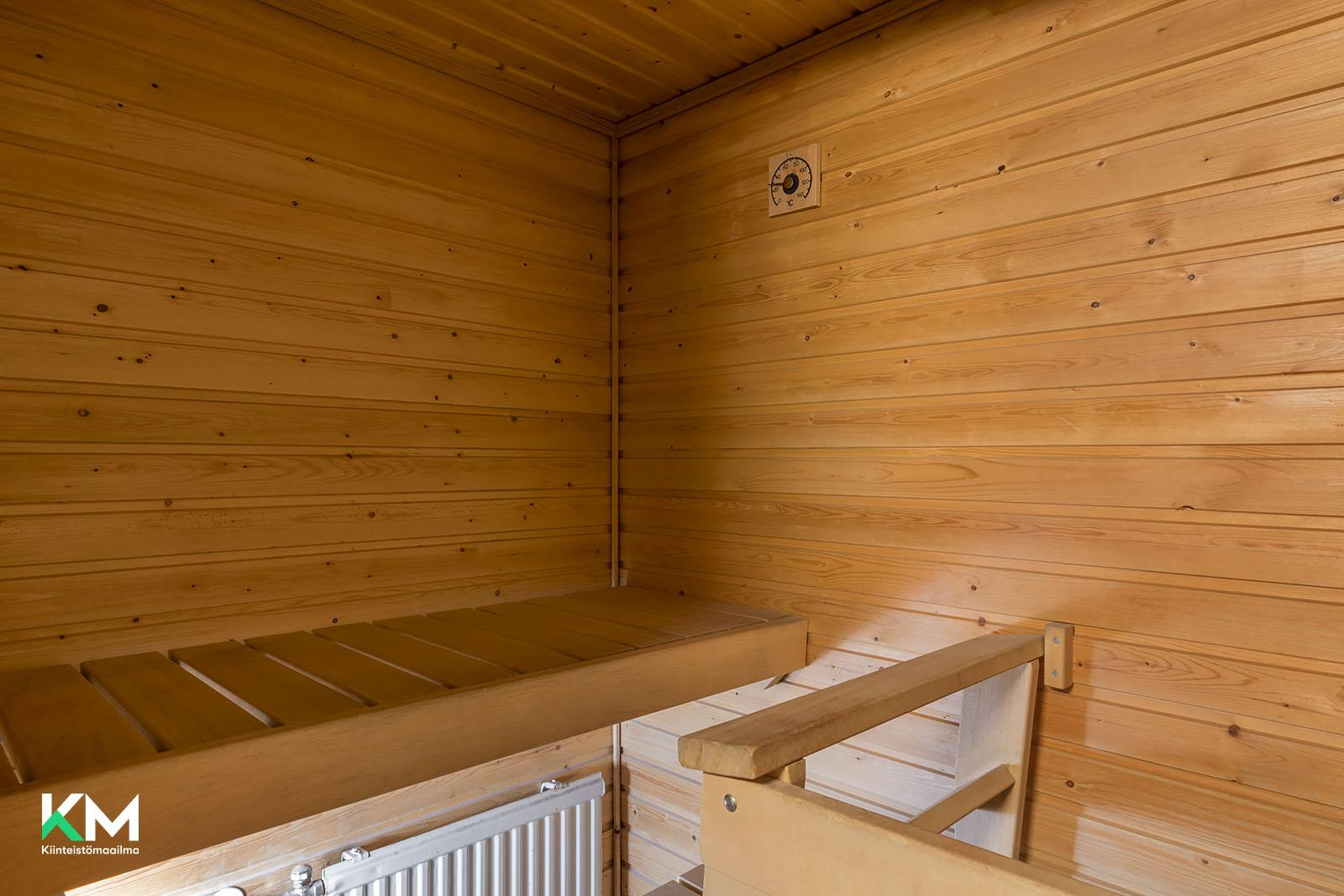 Tarkka-ampujankatu 17, Heinäpää, Oulu