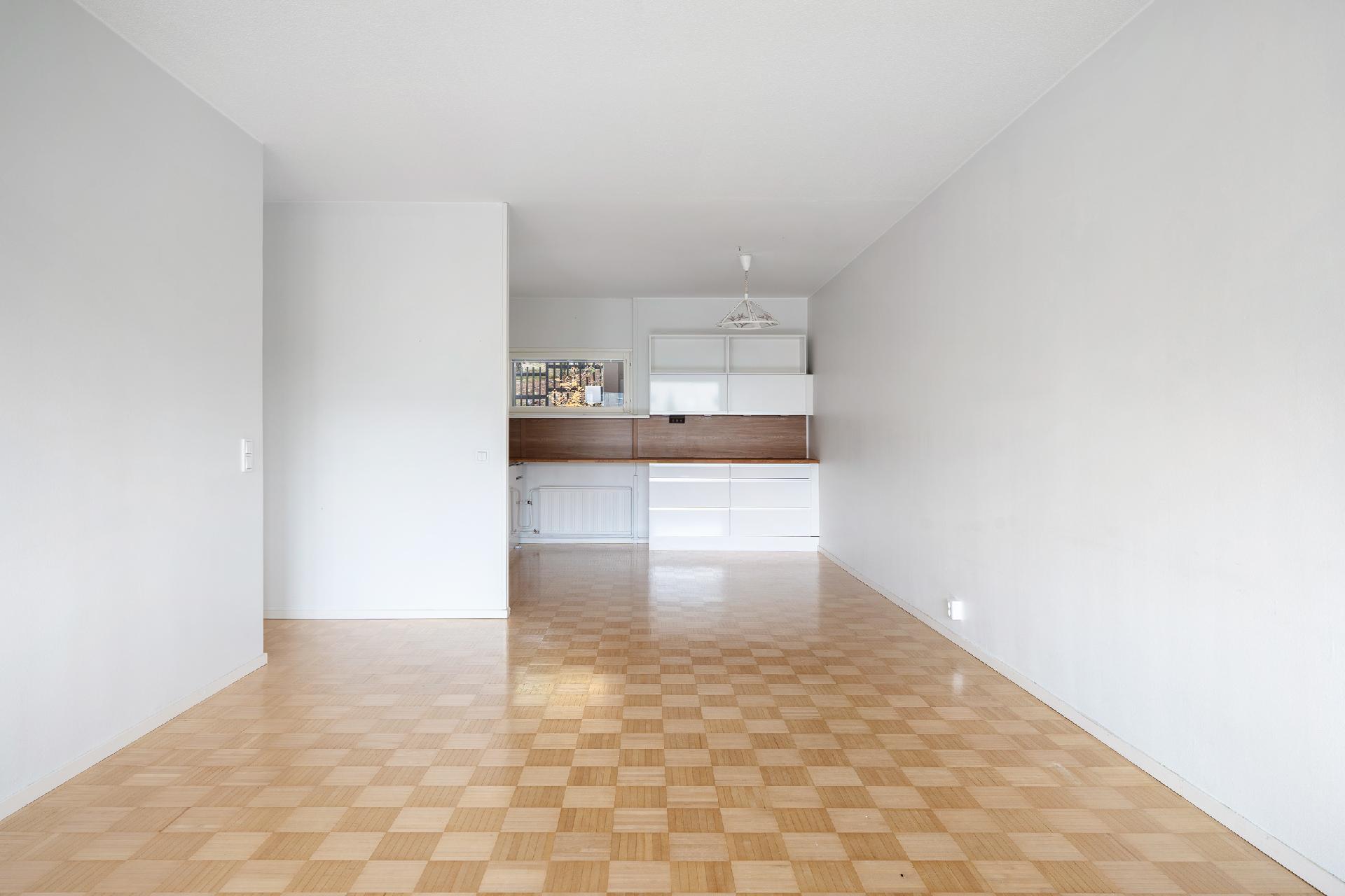 Yhteinäinen avara tila.