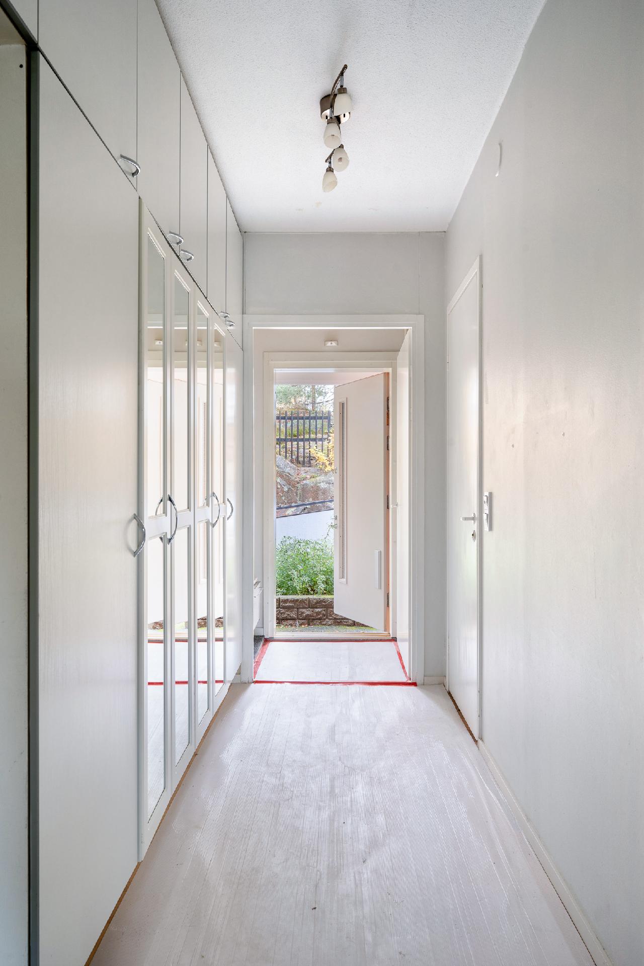 Esteetön sisäänkäynti.