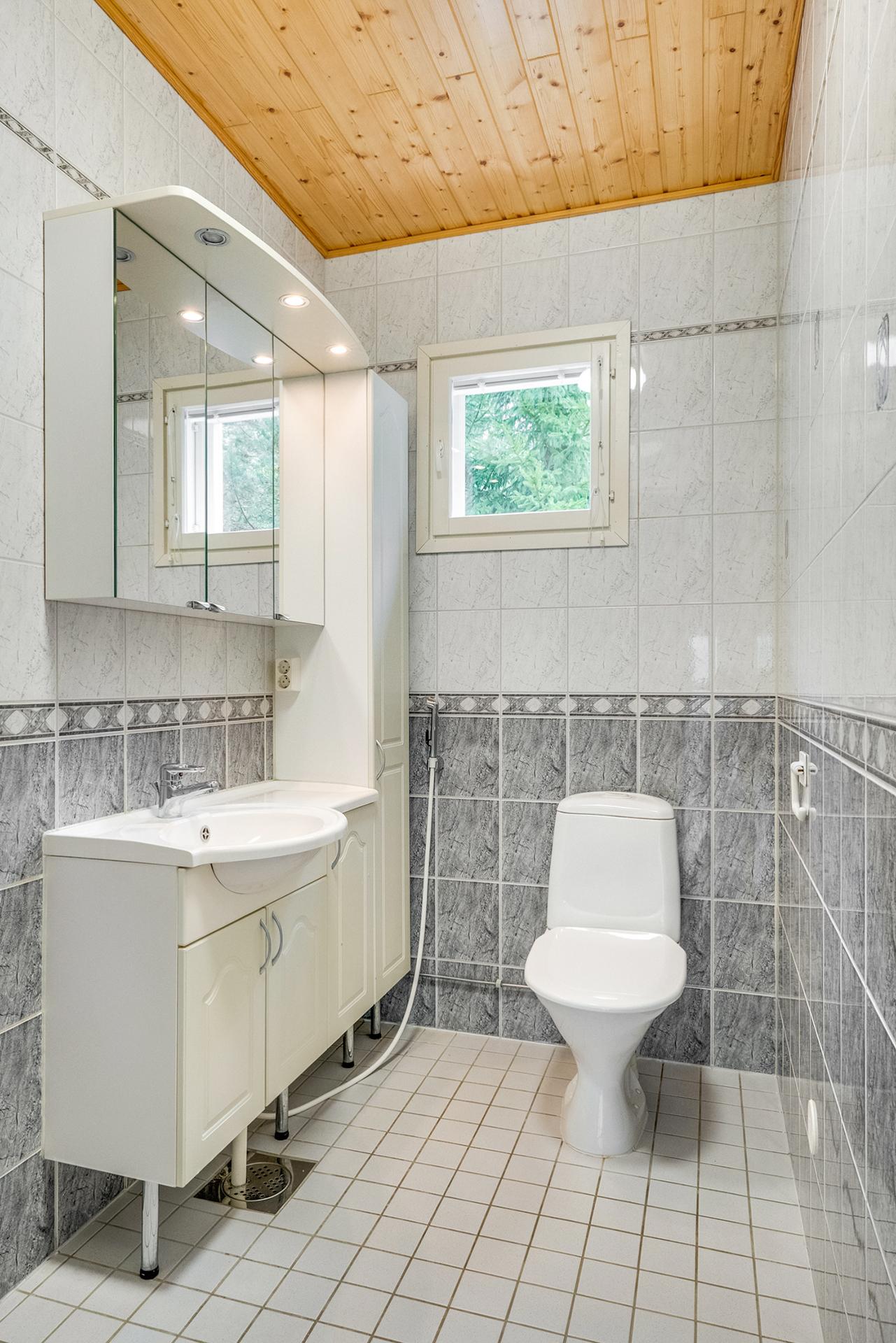 Saarenmaantie 354, Liuksiala, Kangasala