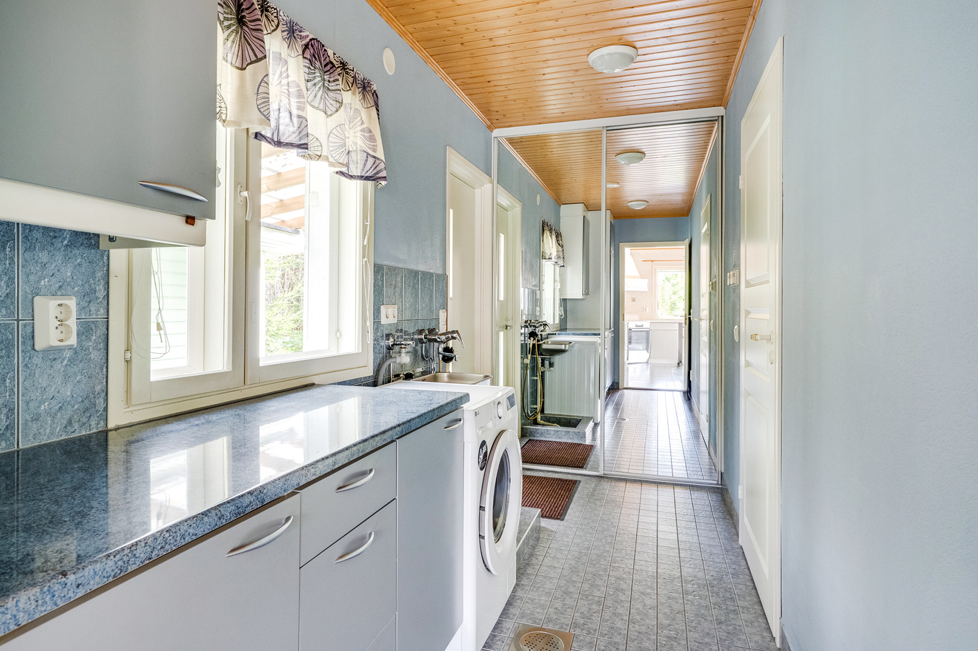 Saarenmaantie 354, Liuksiala, Kangasala