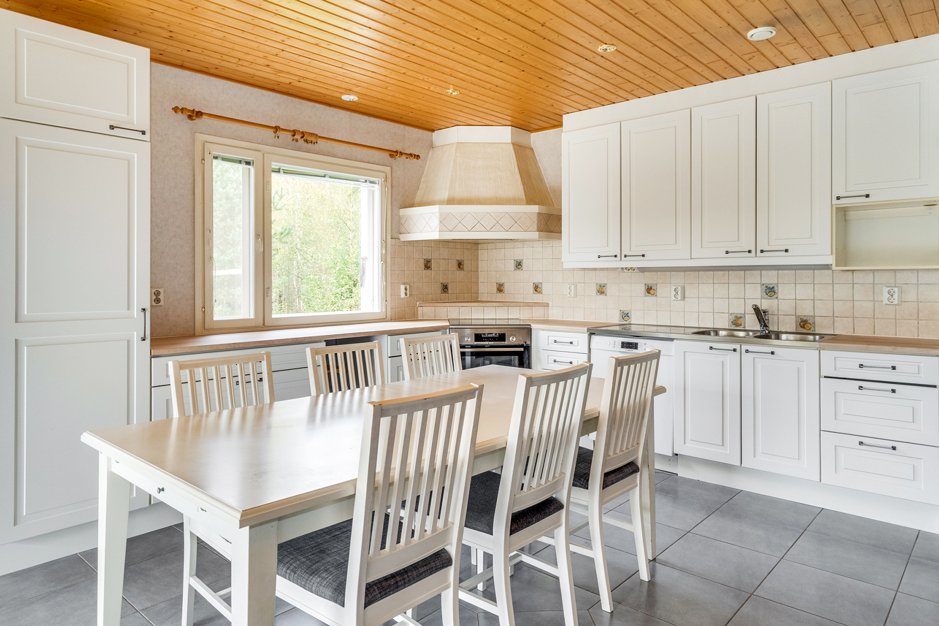 Saarenmaantie 354, Liuksiala, Kangasala