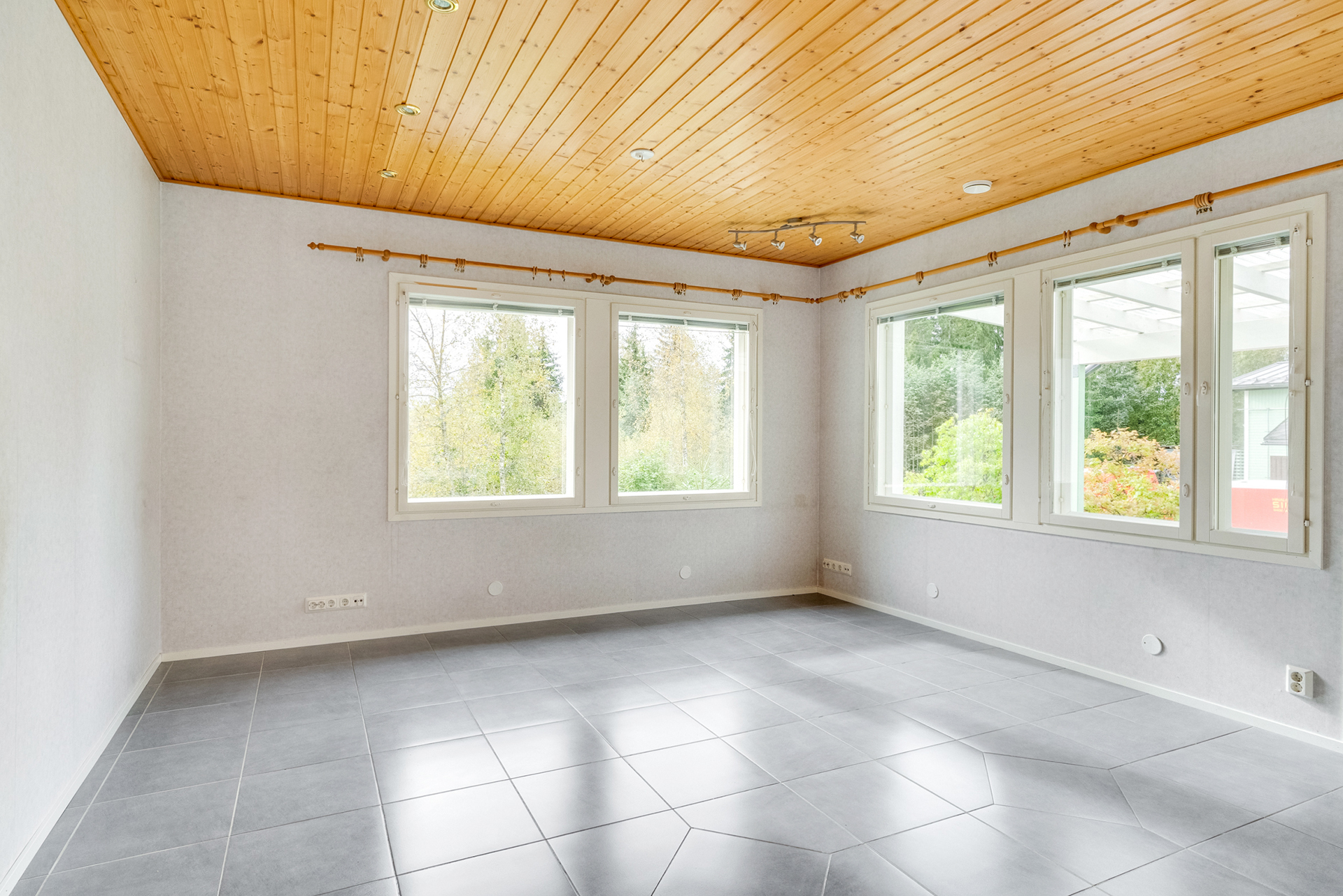 Saarenmaantie 354, Liuksiala, Kangasala