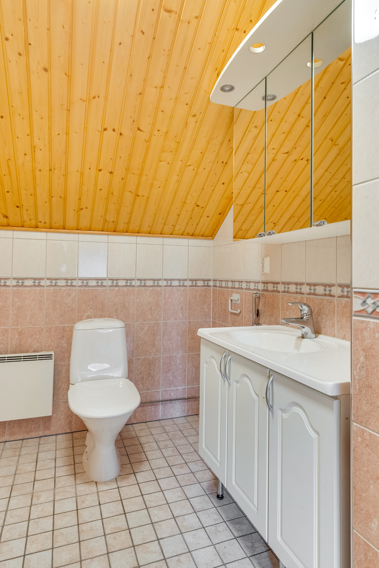 Saarenmaantie 354, Liuksiala, Kangasala