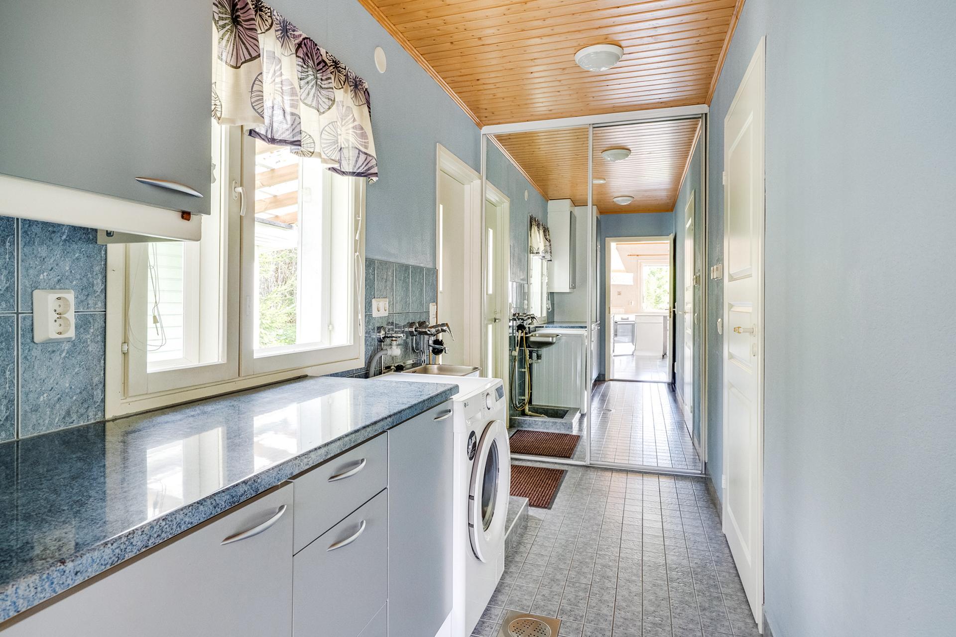 Saarenmaantie 354, Liuksiala, Kangasala