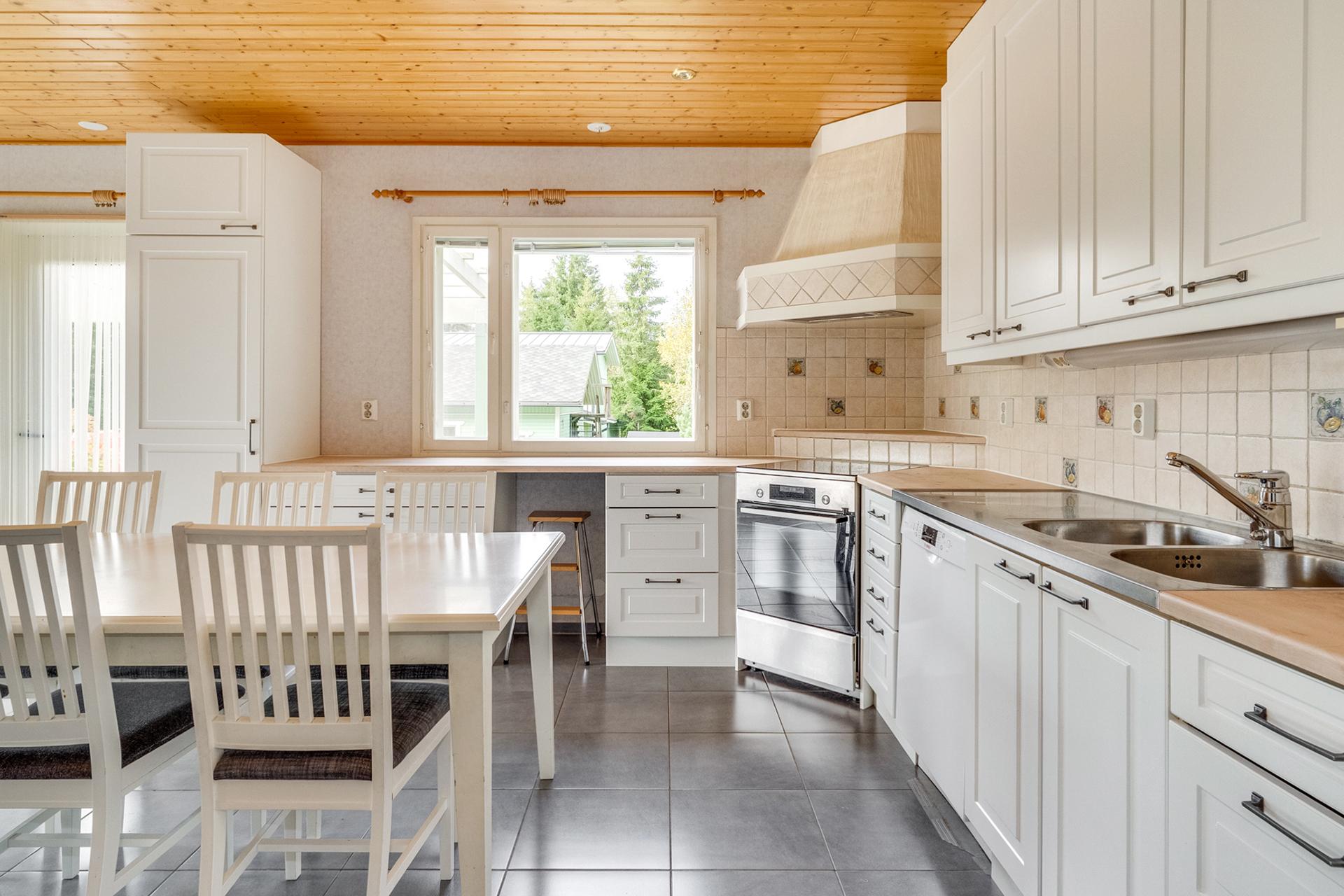 Saarenmaantie 354, Liuksiala, Kangasala