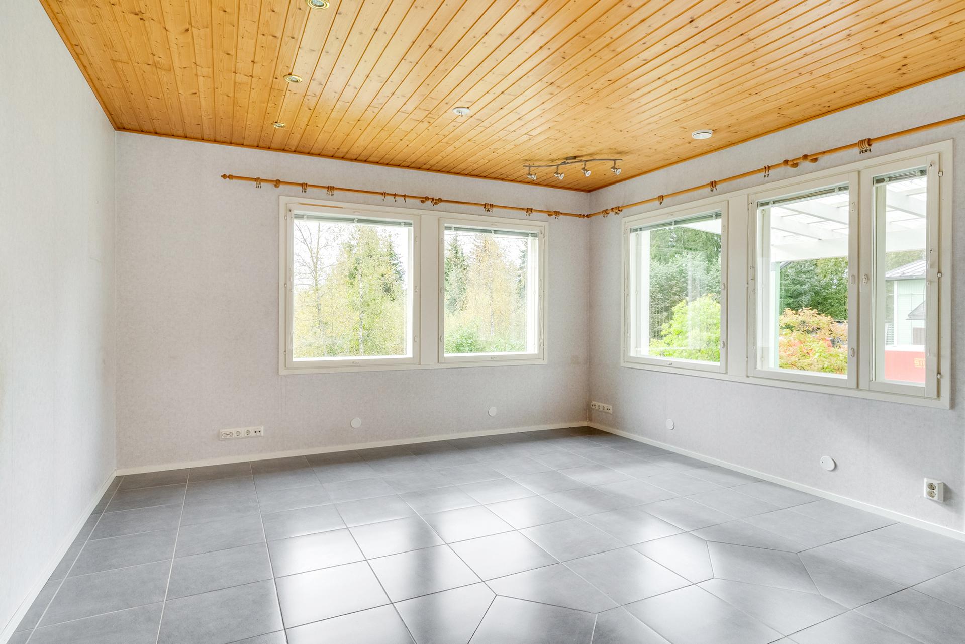 Saarenmaantie 354, Liuksiala, Kangasala