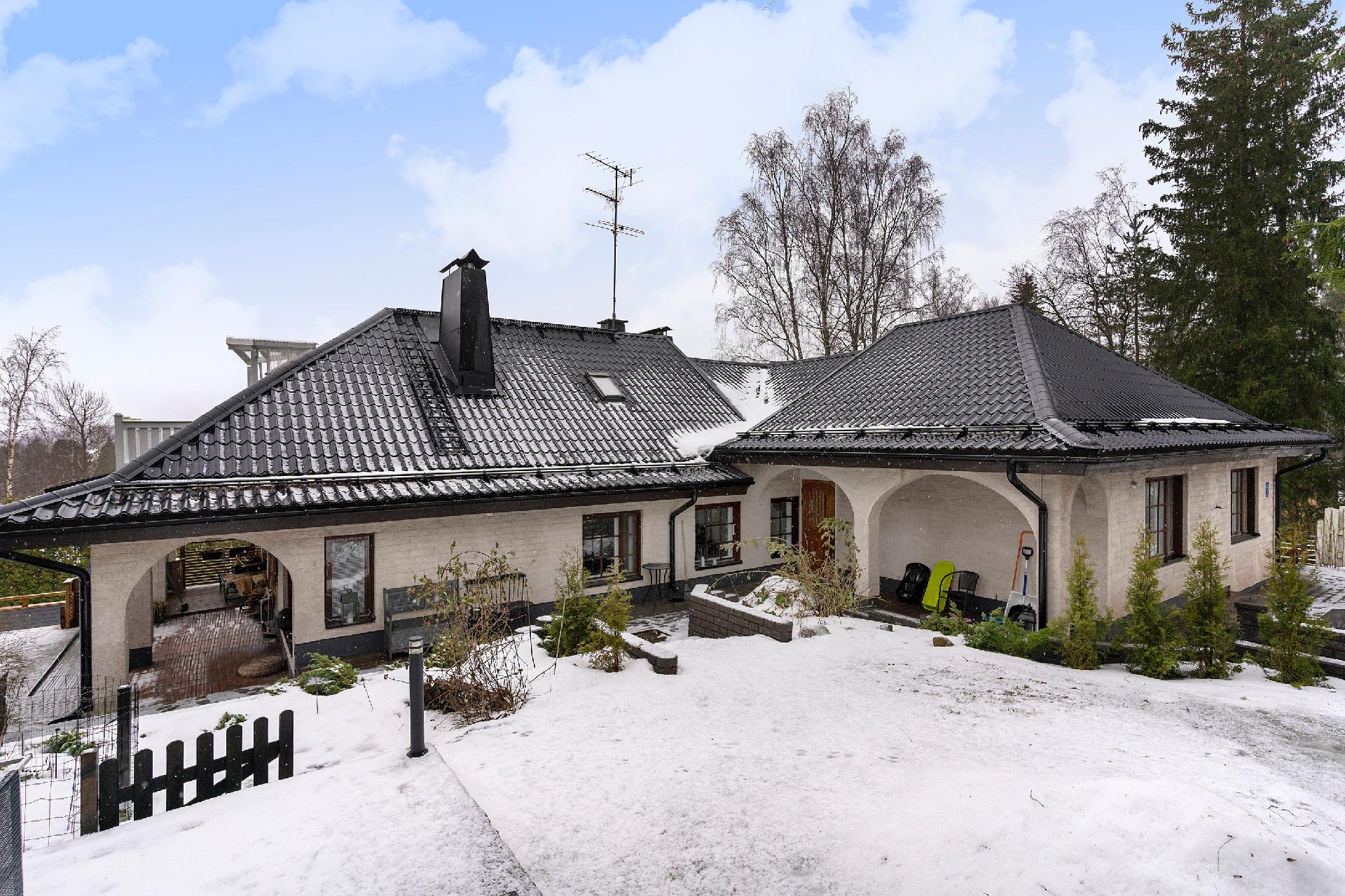 Monsaksenkuja 9, Martinlaakso, Vantaa