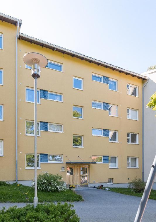 sisäänkäynnin edestä