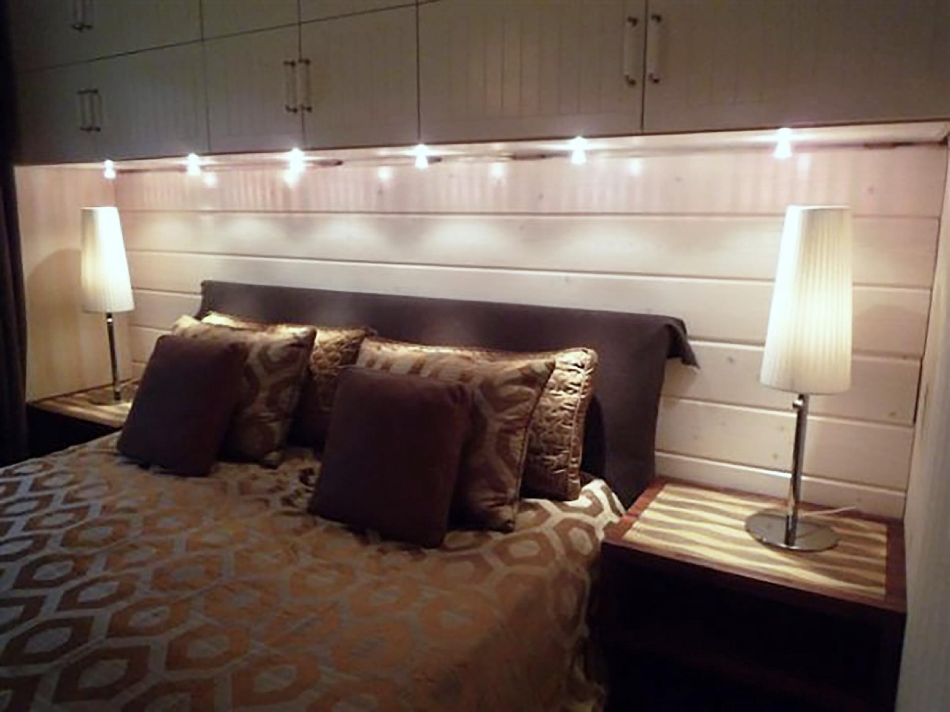 Makuuhuone iltavalaistuksessa