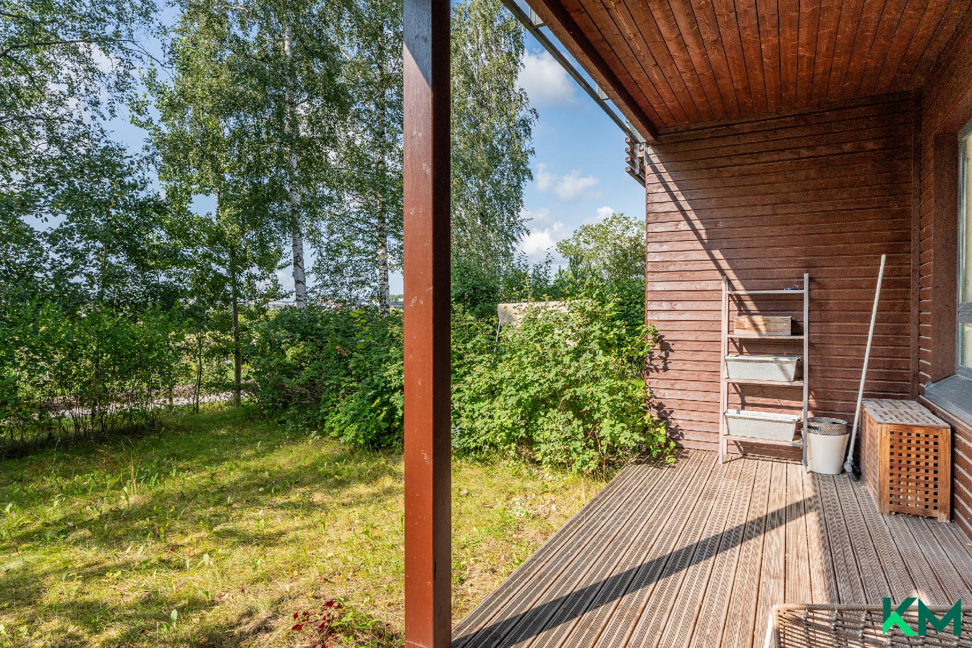 Terassi ja oma suojaisa piha