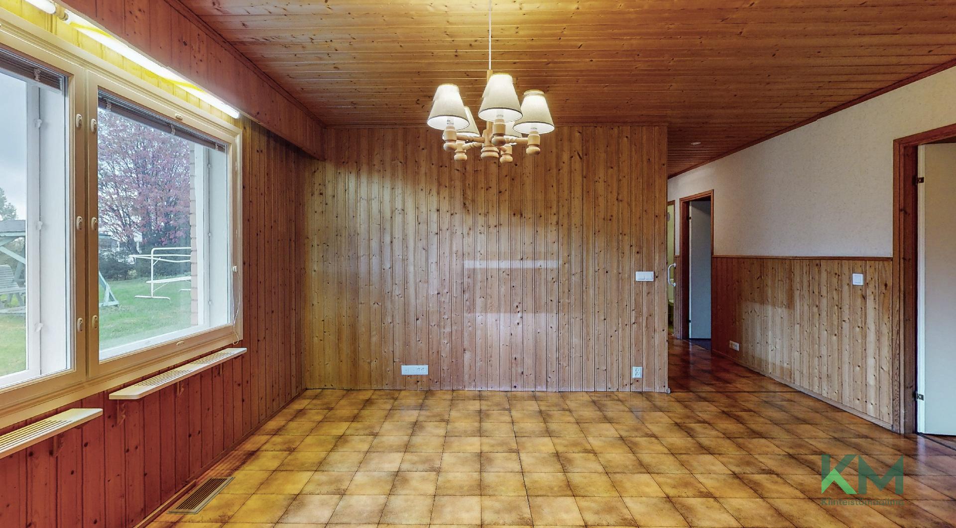 Olohuoneessa panelia