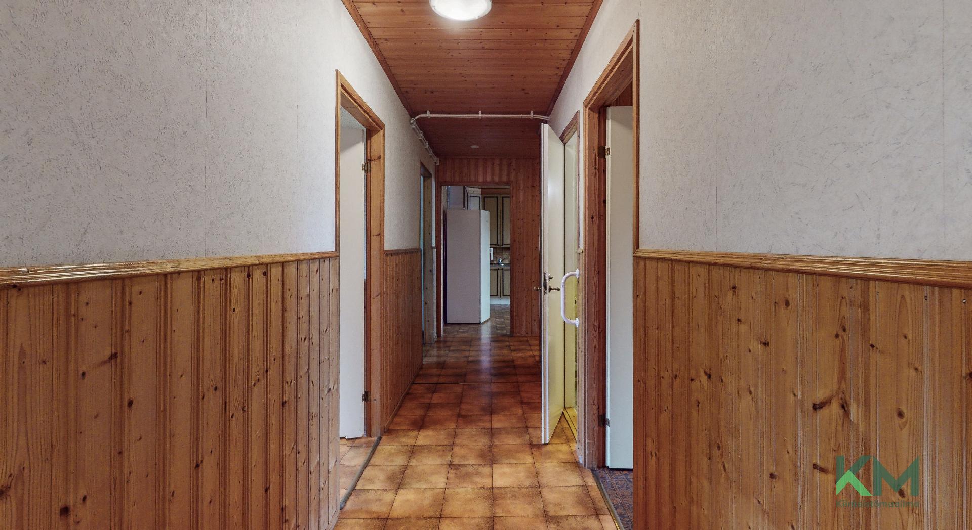 Käytävän varrella makuuhuoneet