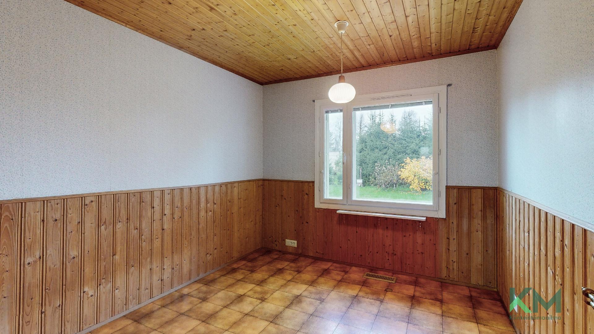 Yhdessä huoneessa puolipaneli