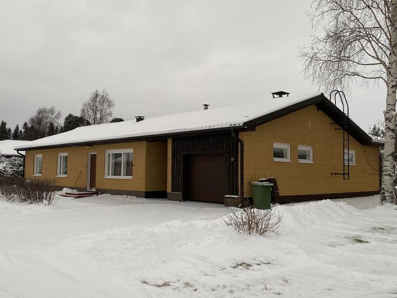 Julkisivu Lappalaisentielle