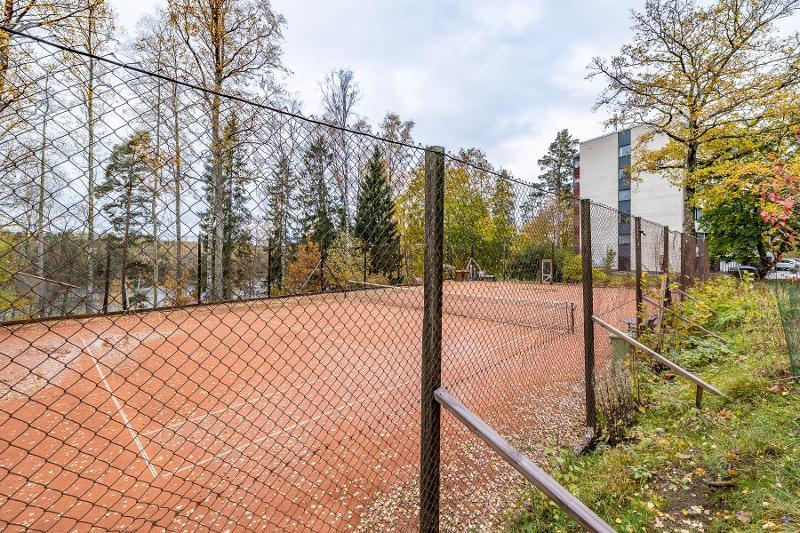 Taloyhtiön tenniskenttä