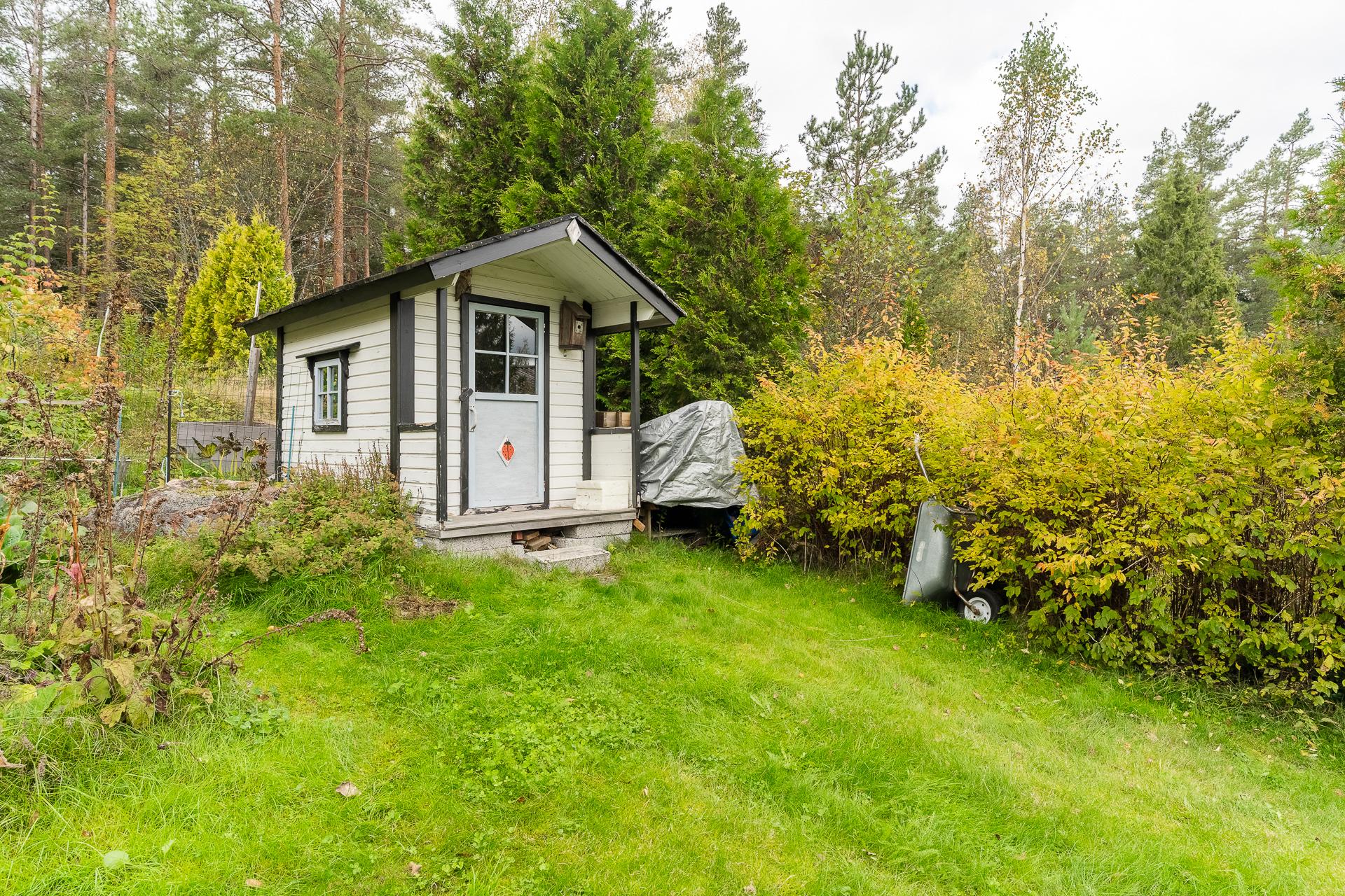 Takapihan leikkimökki