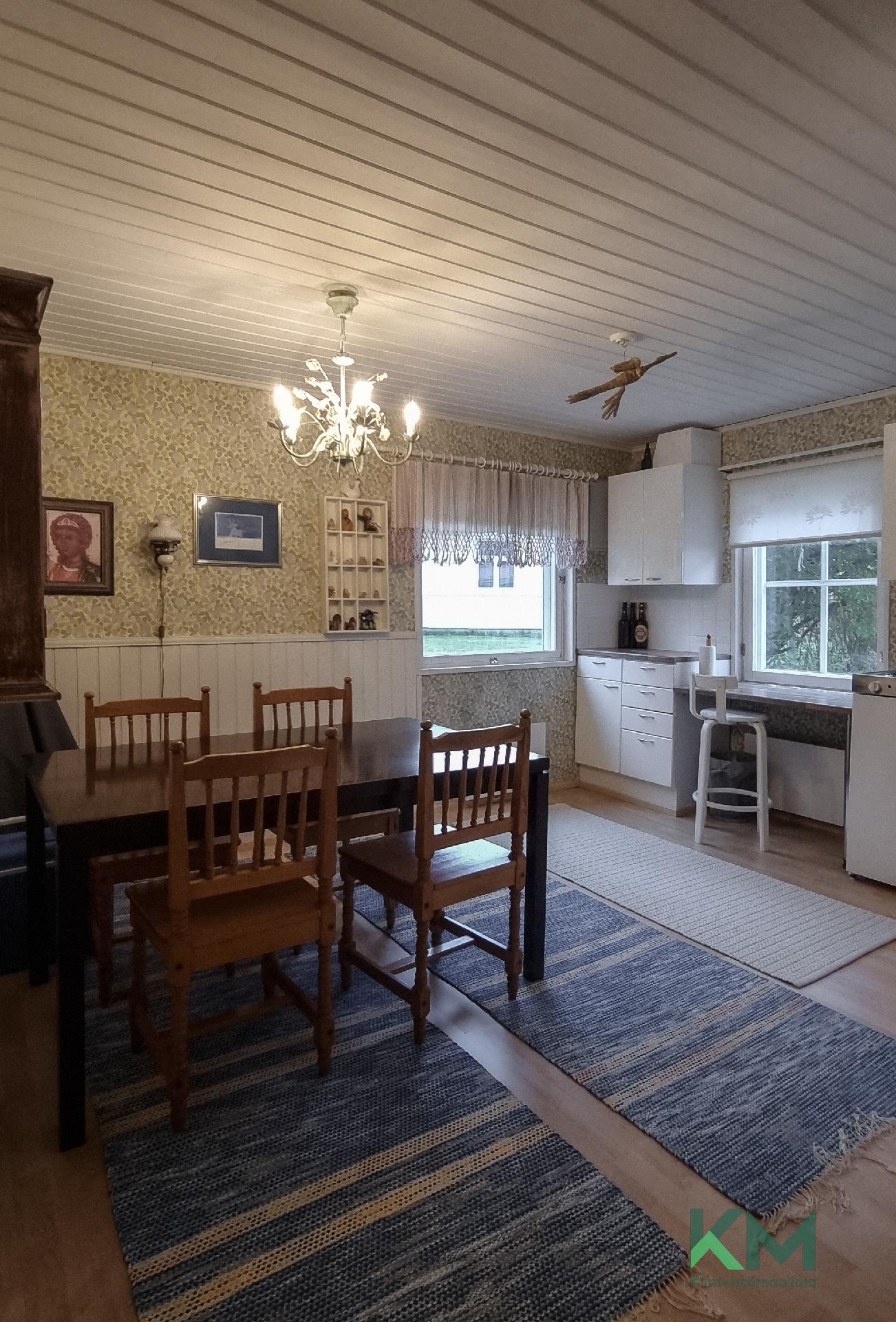 "Mummonmökin" keittiöstä löytyy vesipiste ja liesitaso.