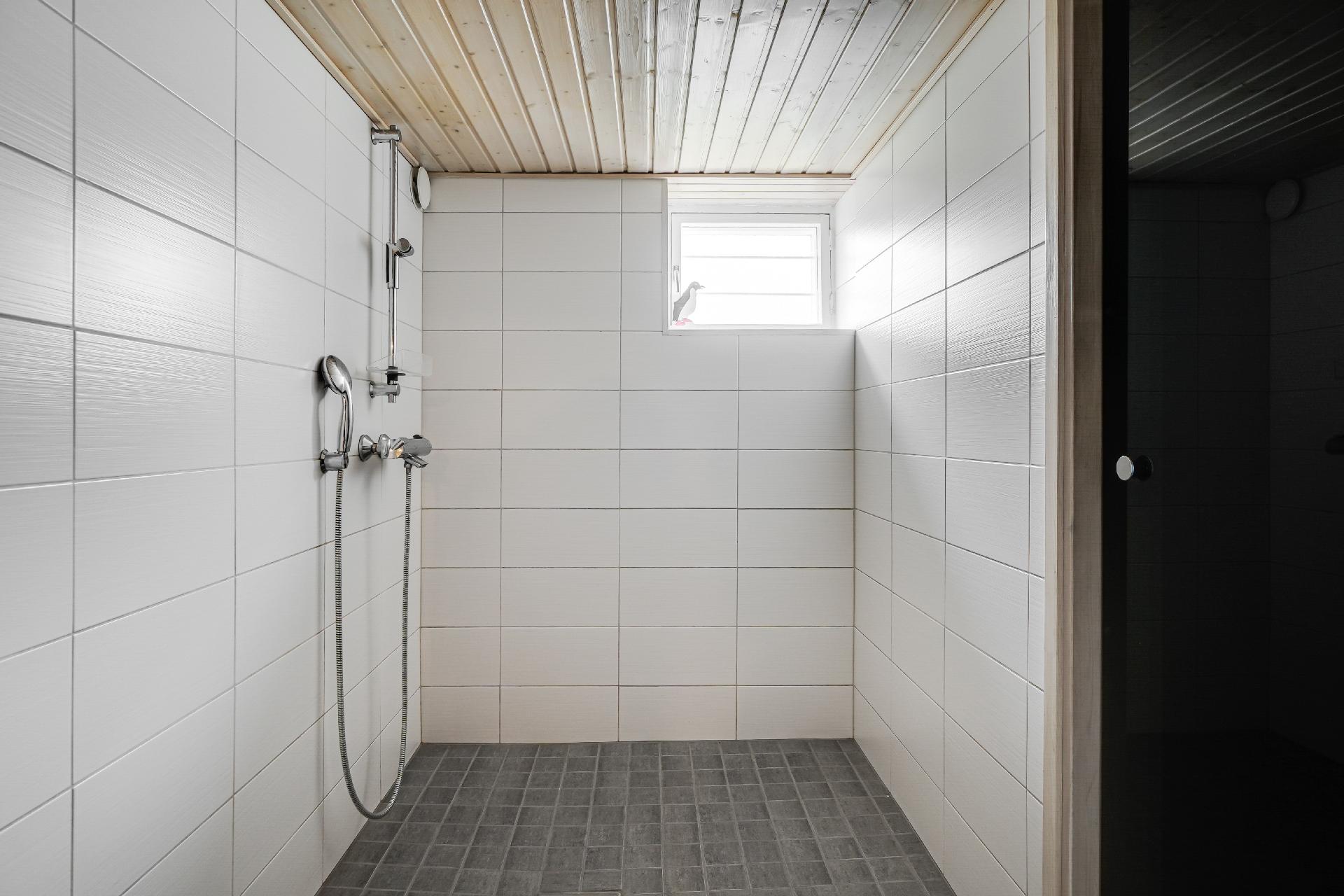 Remontoitu kylppäri, lattialämmitys