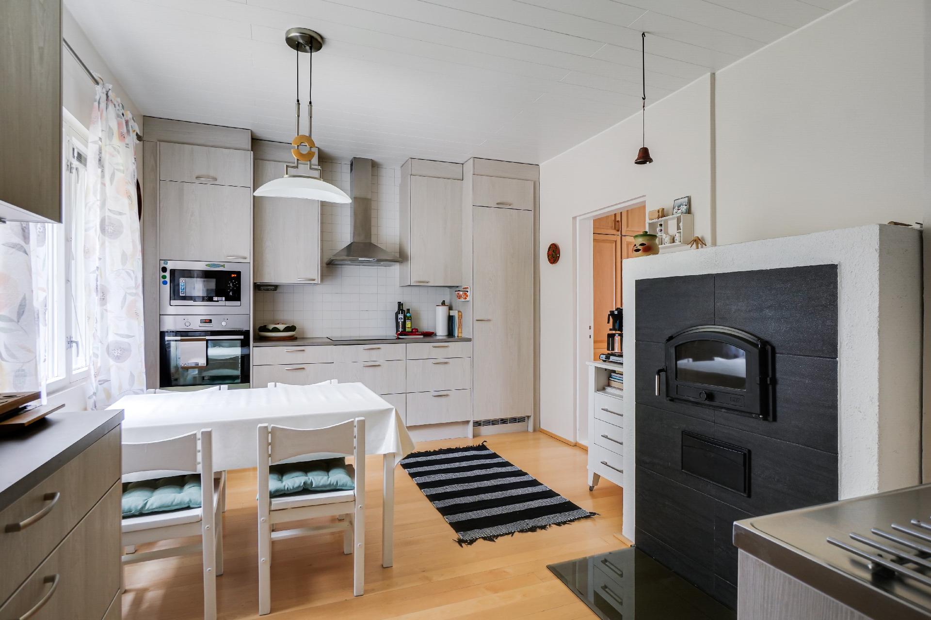 Nykyaikainen Domus-keittiö