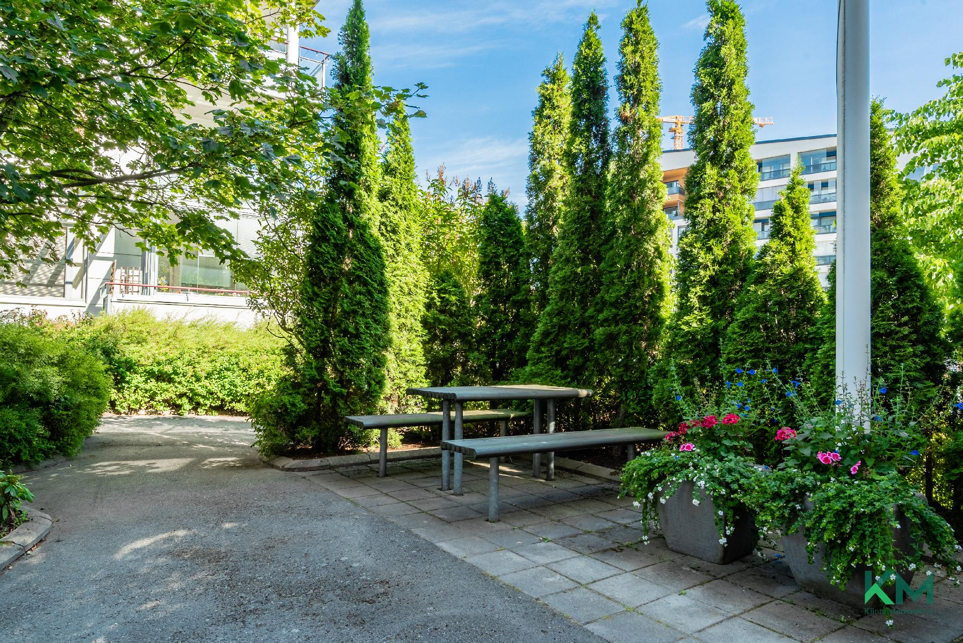 Taloyhtiön piha-alue