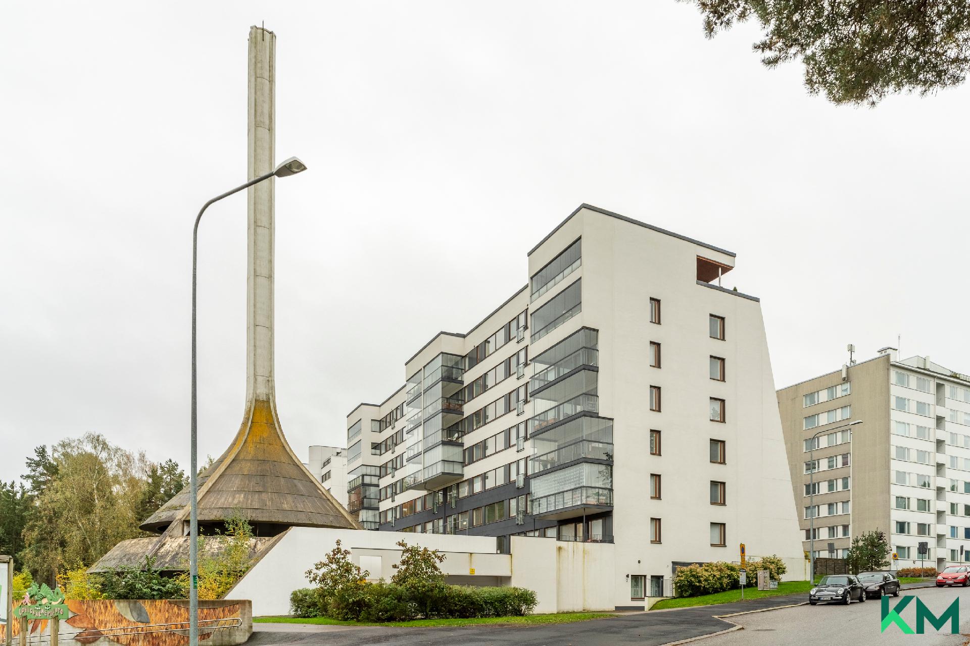 Lohikäärmepuiston monumentaalinen lämpövoimalan vanha ja suojeltu piippu
