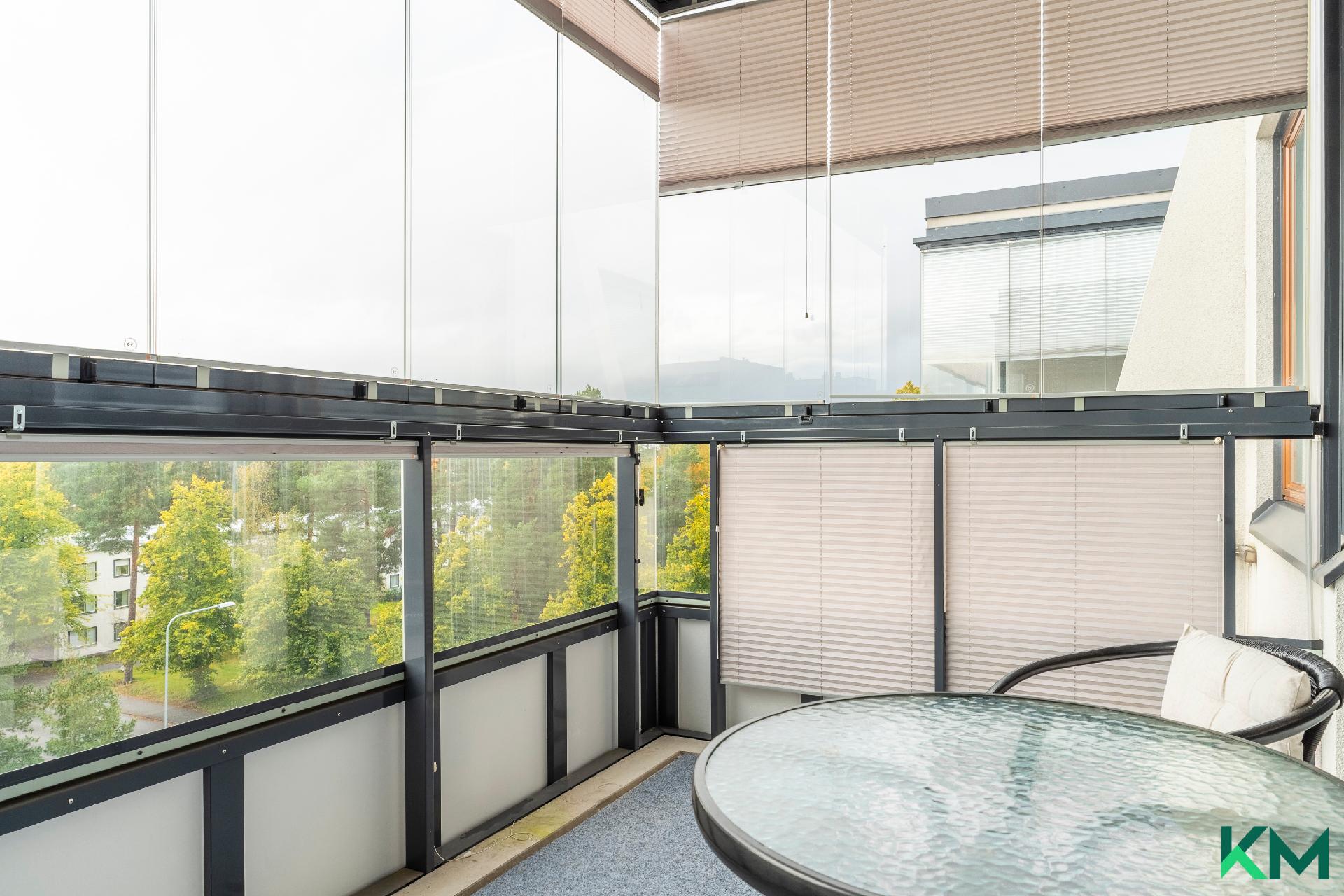 Parvekkeen lasituksessa myös parvekekaihtimet 