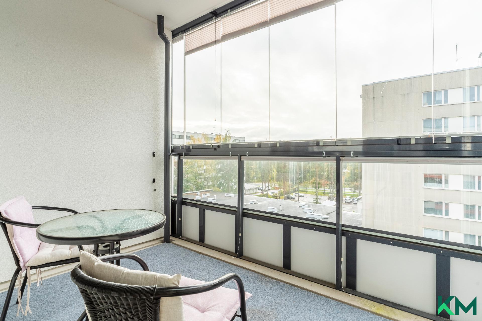 6 krs näkymät länteen lasitetulla pervekkeella