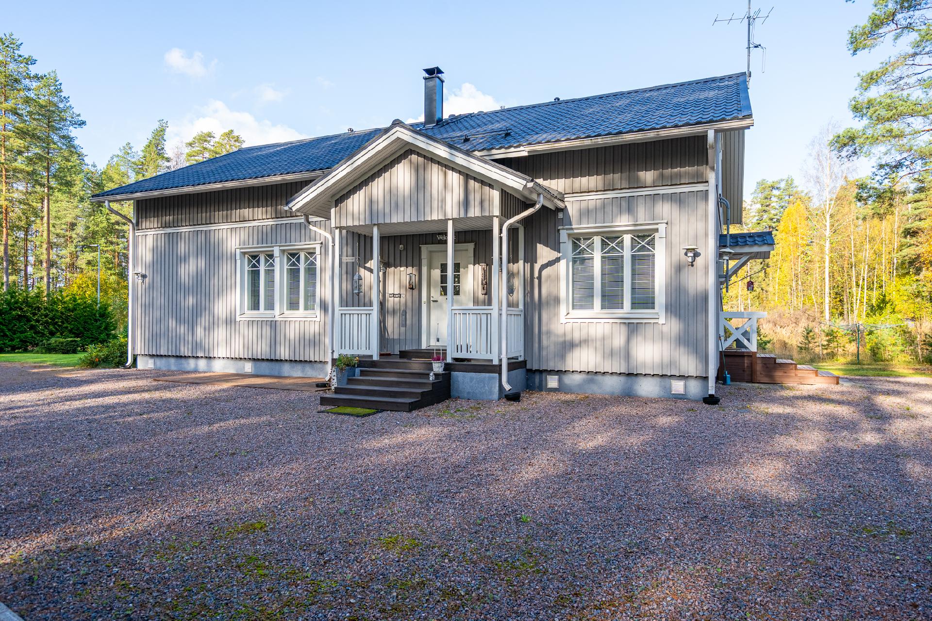 Julkisivu