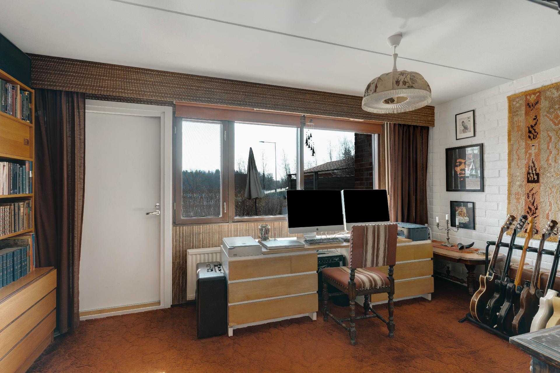 alakerran työ/makuuhuone