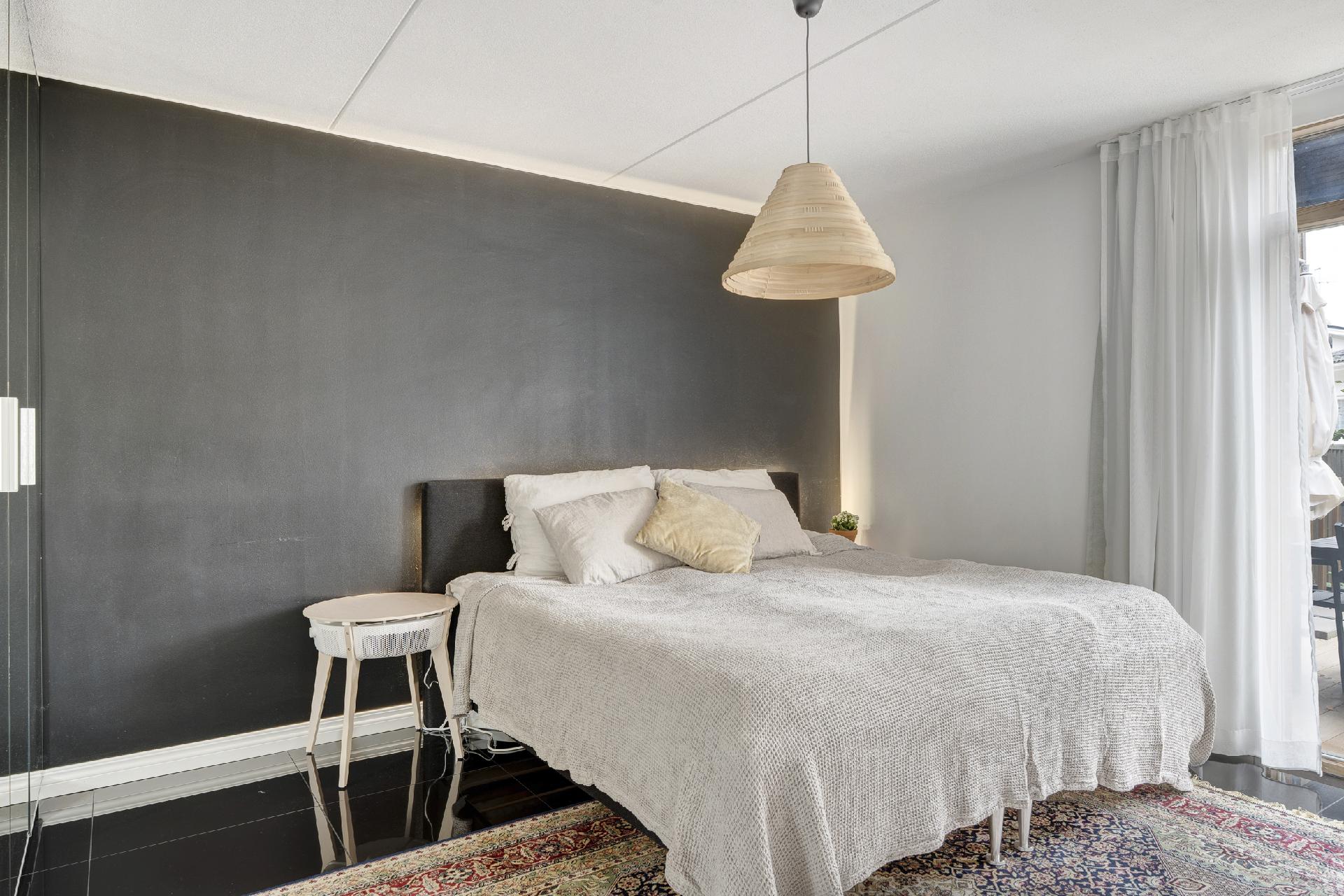 Alakerran makuuhuone