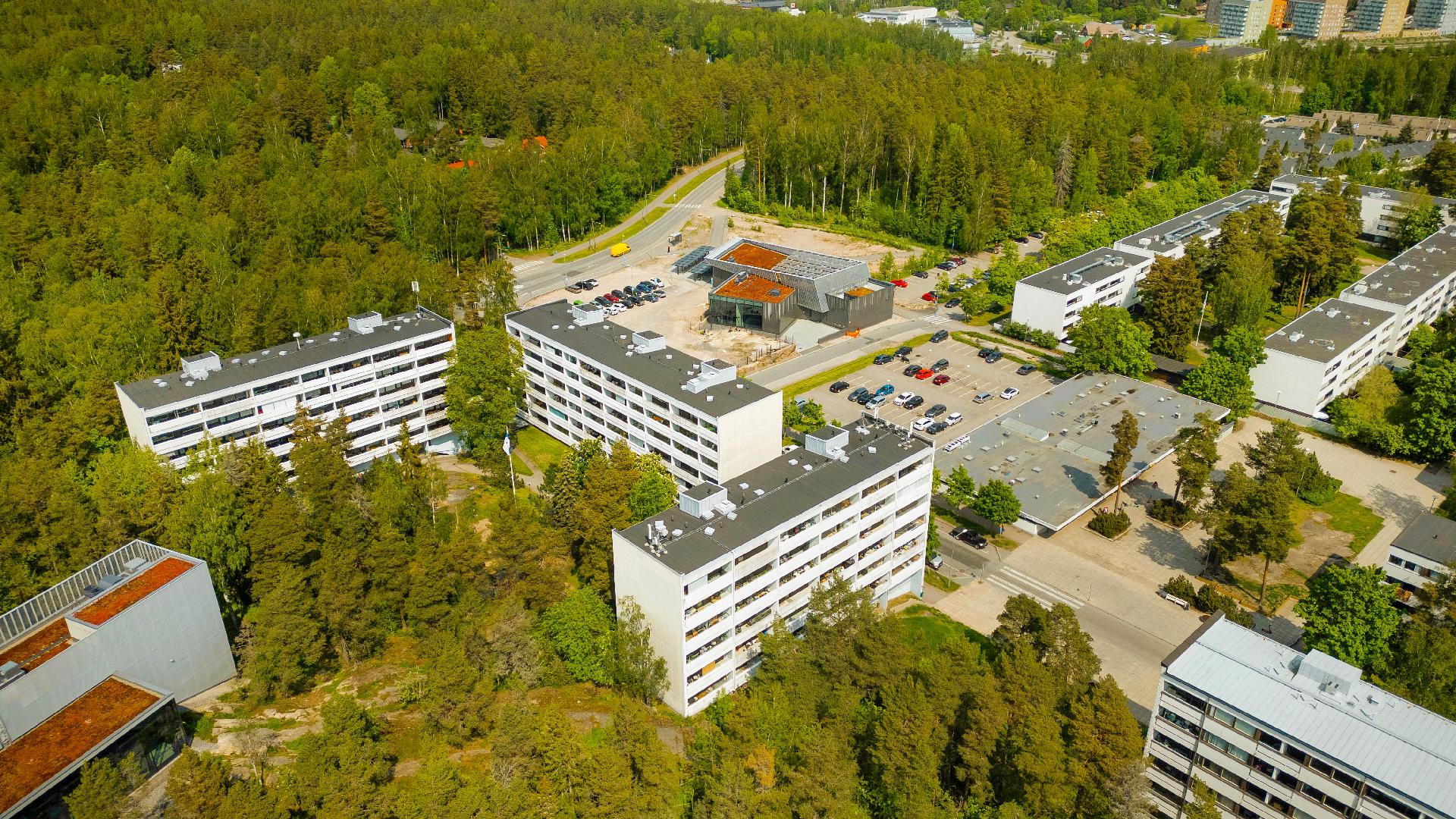 Metro ja kauppa ovat kadun toisella puolella