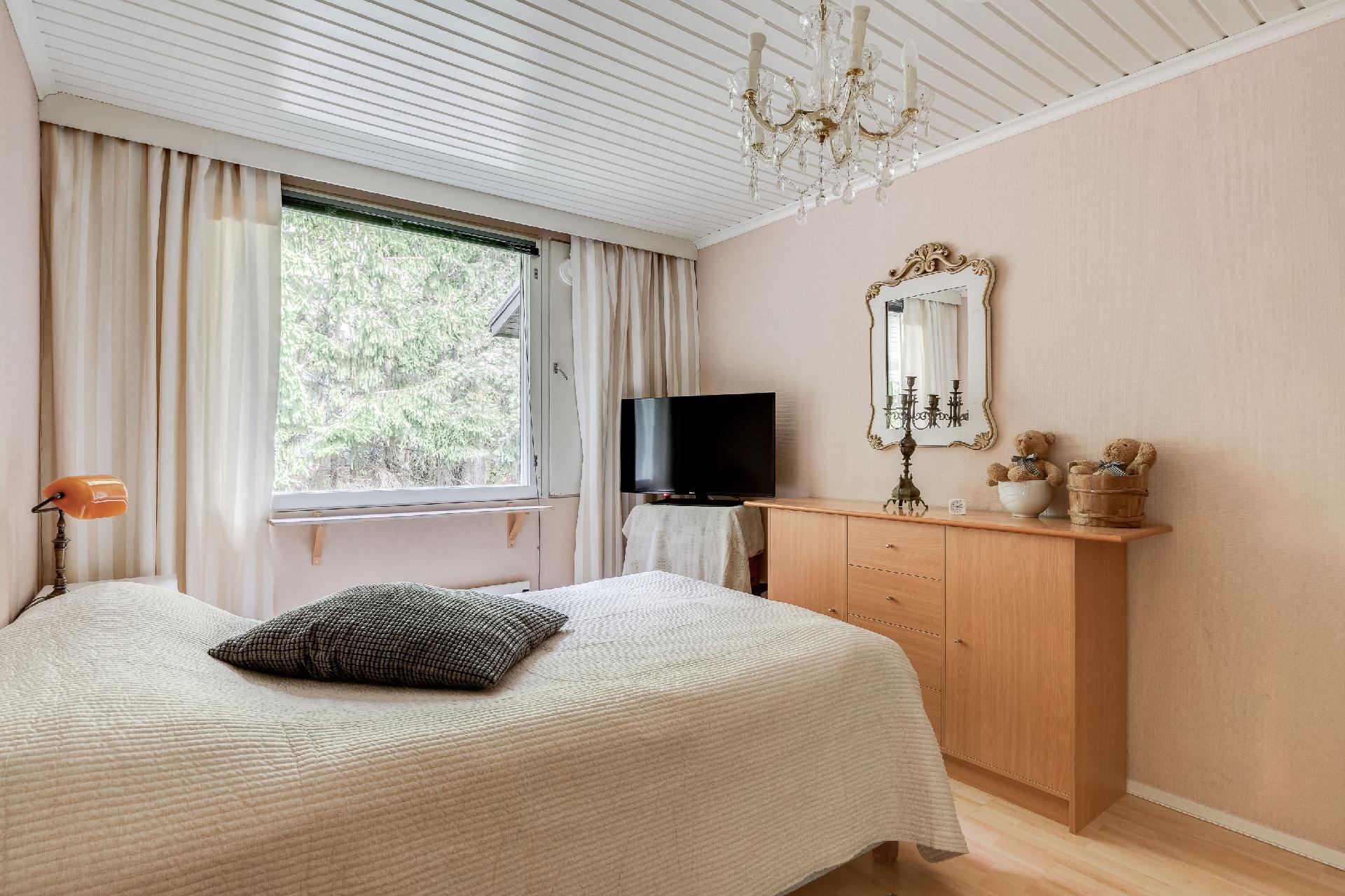 Jakokunnantie 22, Länsi-Pakila, Helsinki