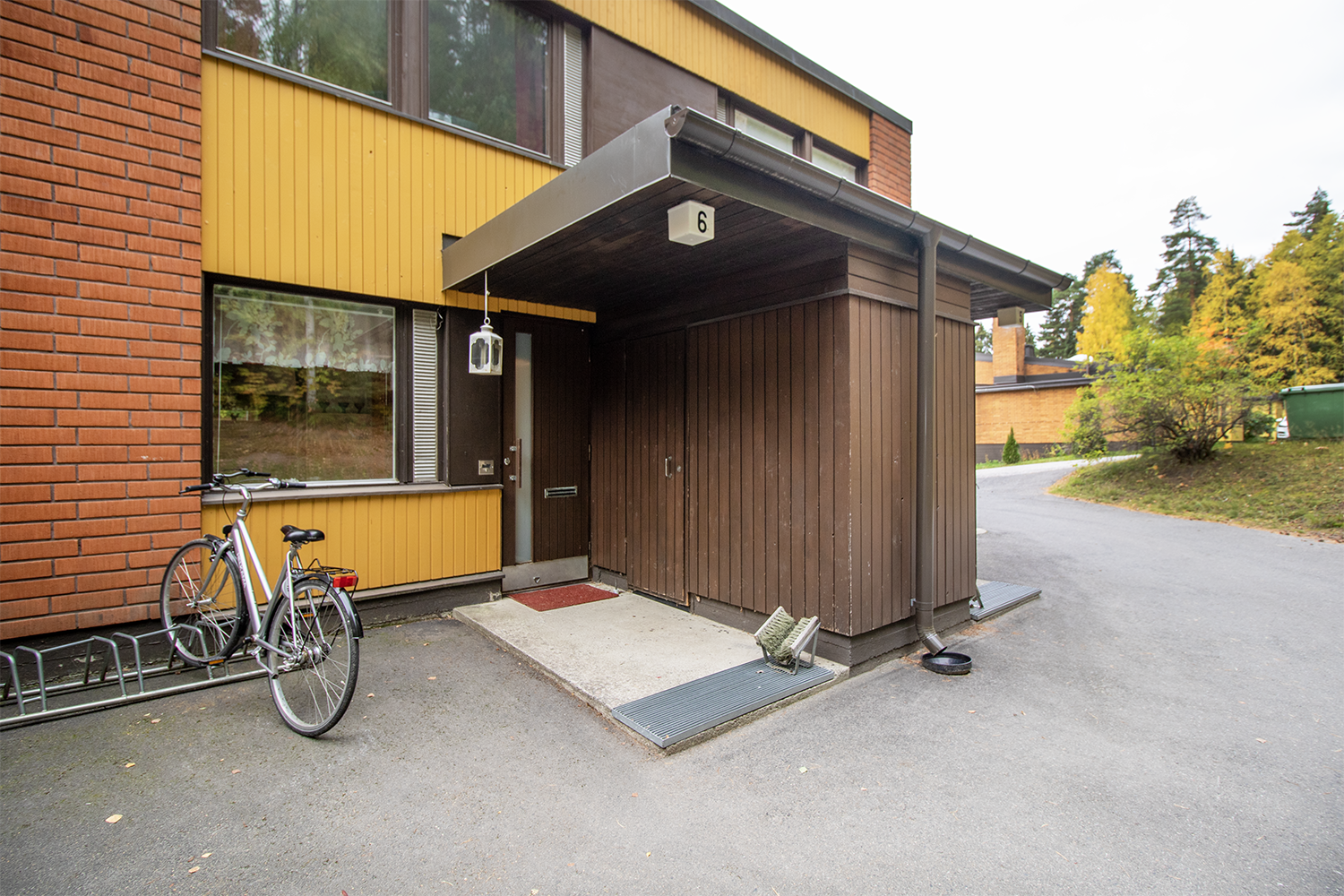 Ulkovarasto antaa lisä säilytystilaa.