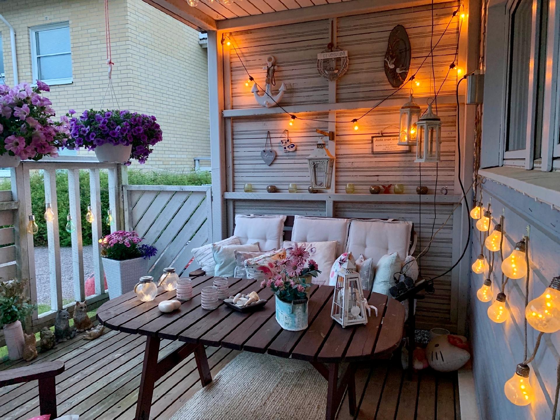 Terassipihan kesäillan tunnelmaa.